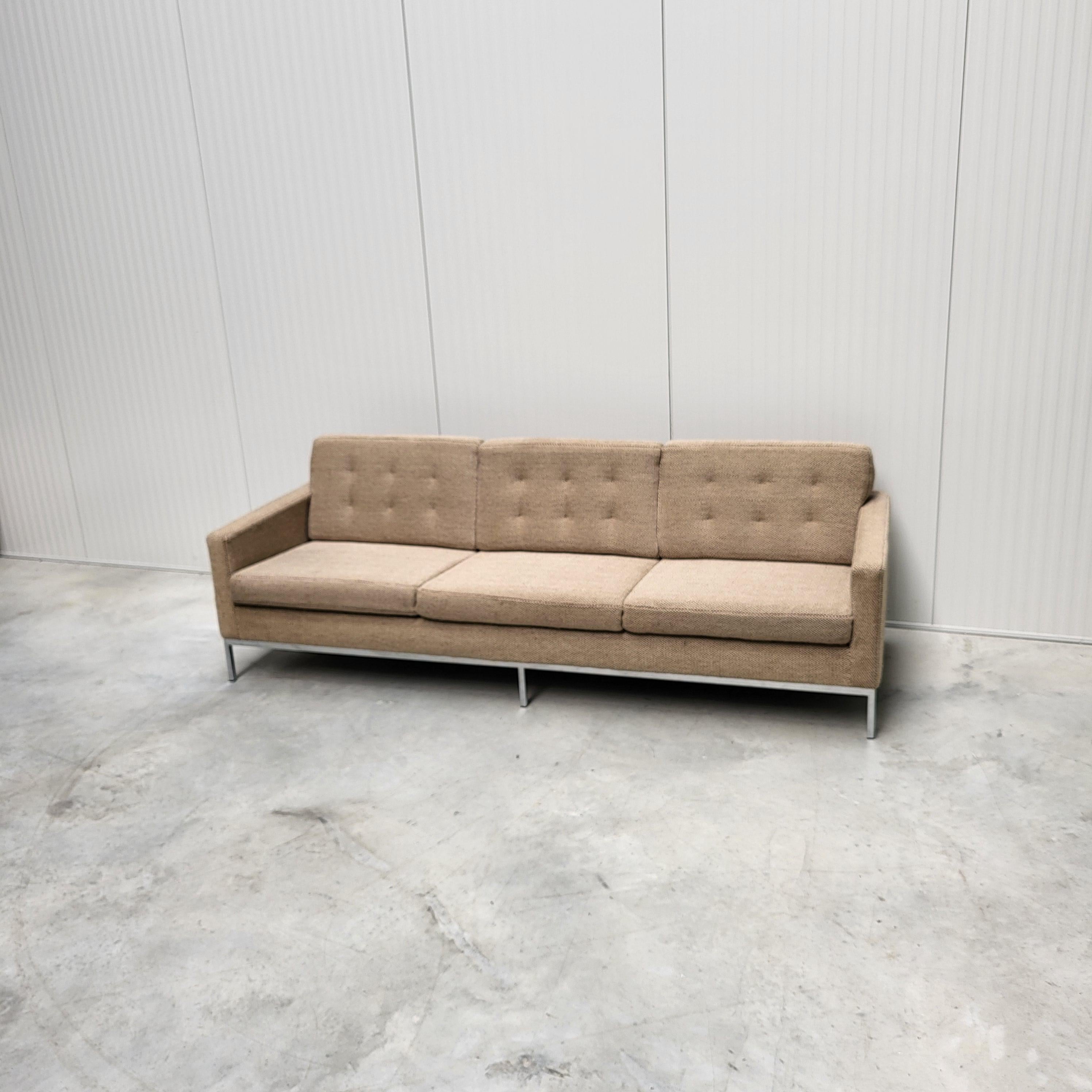 This timeless iconic sofa was designed in 1954 by Florence Knoll and produced by Knoll in the 1970s. 

The sofa features an amazing 2-tone Cato wool fabric. 
Overall it is in a stunning condition. The sofa was purchased by its 1st owner in