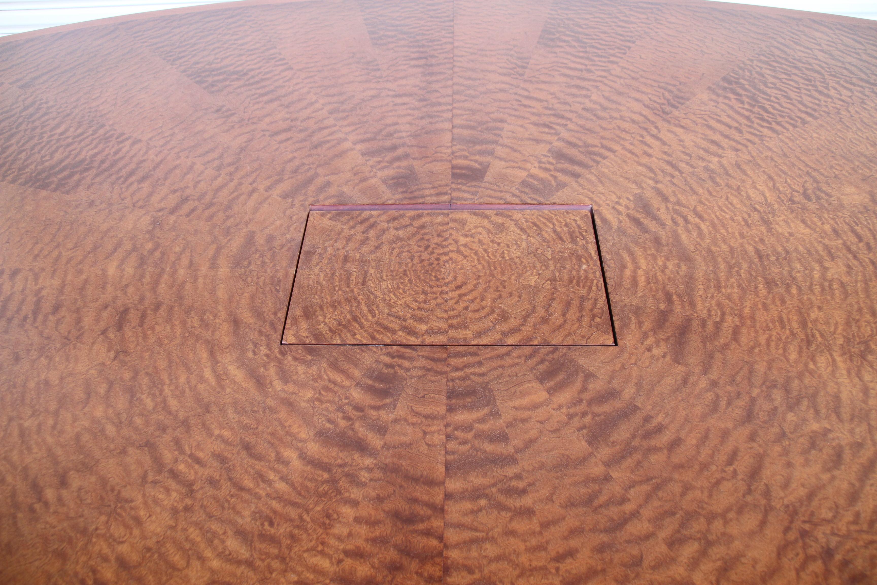 20ième siècle Bureau vintage Florence Knoll avec plateau en érable rouge matelassé en vente