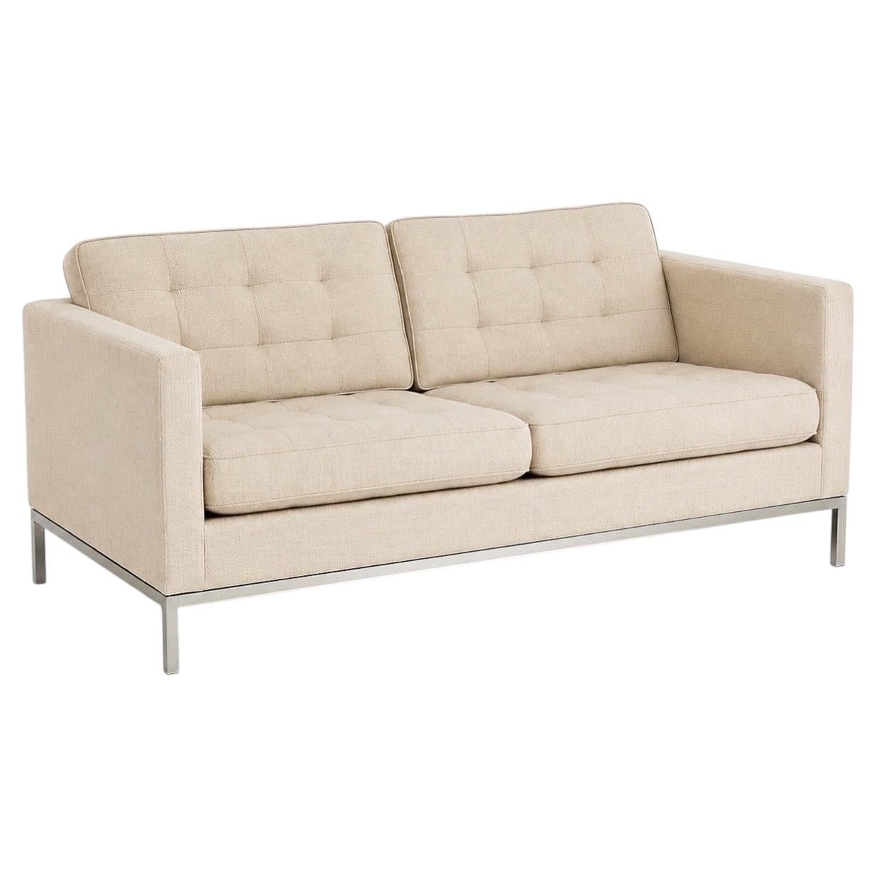 Divano a due posti vintage Florence Knoll, modello Relaxed, color avorio neutro