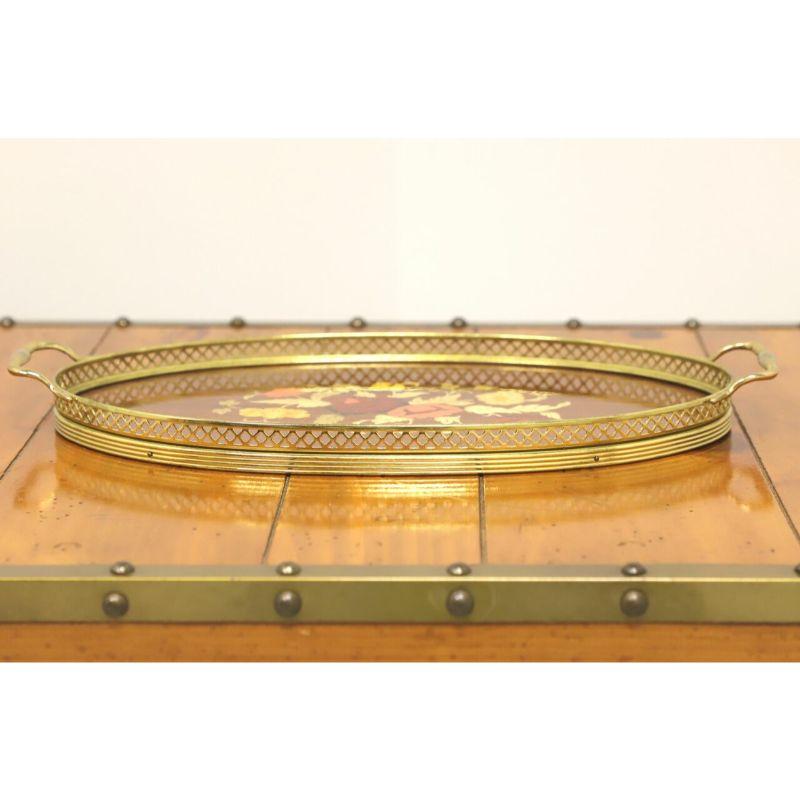 A vintage Italian oval serving tray, unbranded. Mahogany with Florentia marquetry inlays, brass gallery rim and brass handles. Likely made in Italy, in the mid 20th Century.

Measures: 16 W 8.75 D 1.5 H

Exceptionally good vintage condition with
