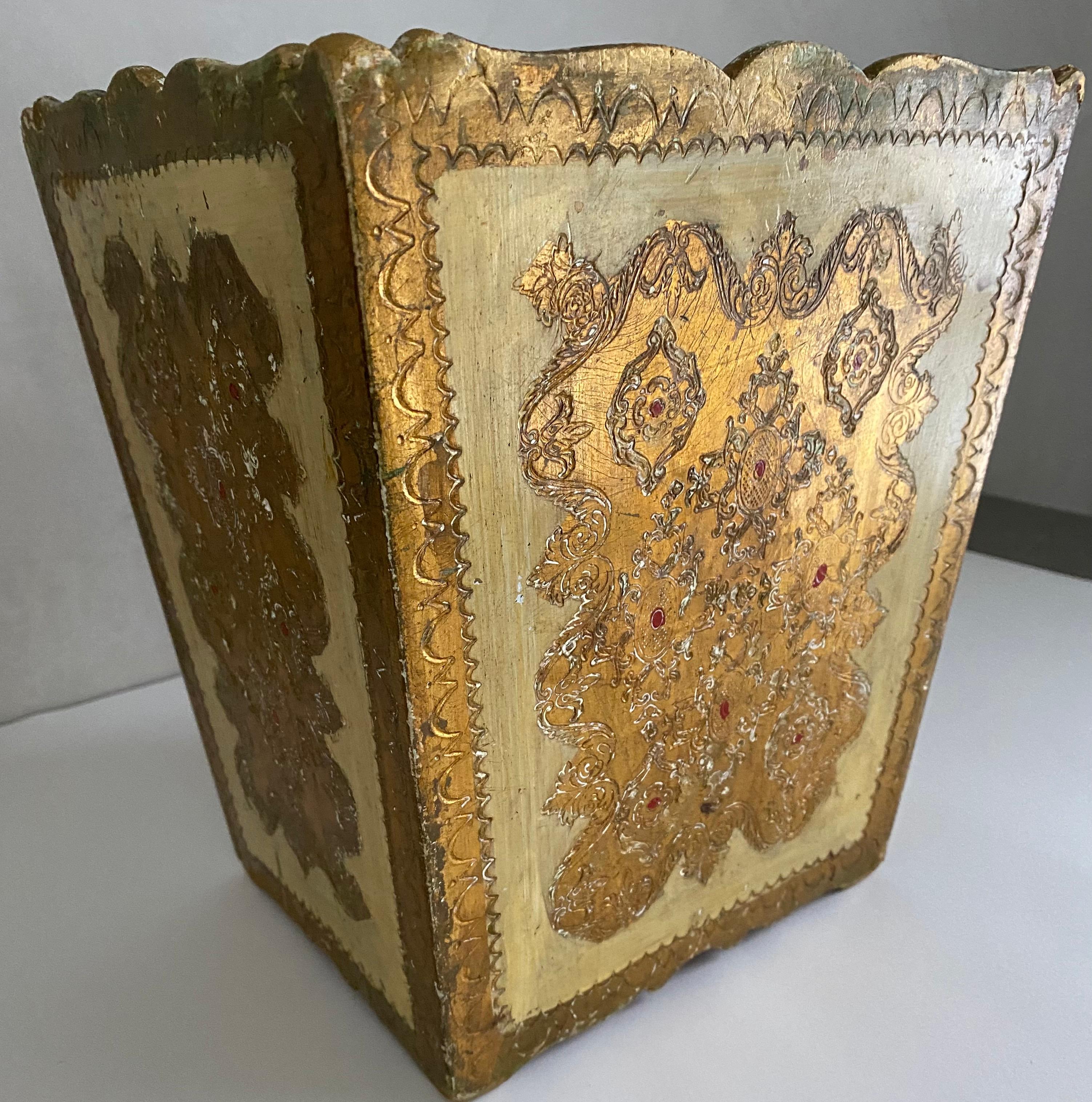 Elegant gilt decorated Italian neoclassical Florentine waste basket in creme background and intricate gold engraved patterned design. Wonderful addition to an office, bedroom bath or powder room.
  