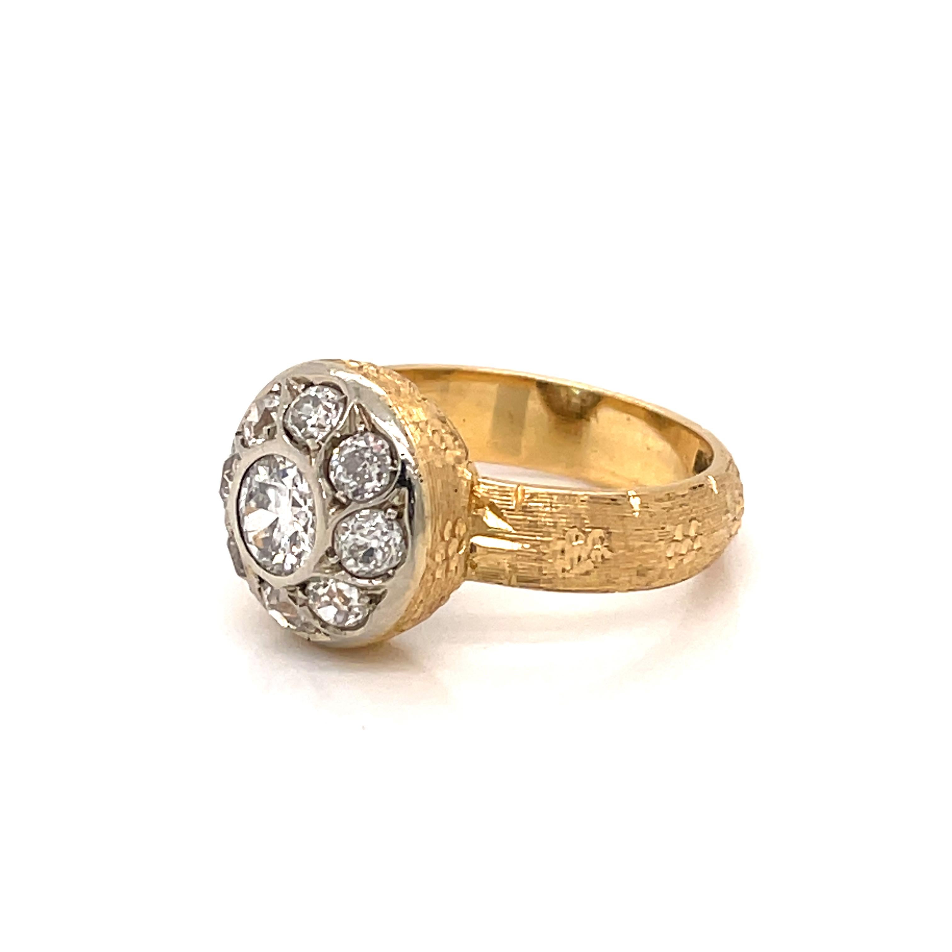 Vintage Florentine Gold Diamond Engraved Ring In Excellent Condition In Napoli, Italy