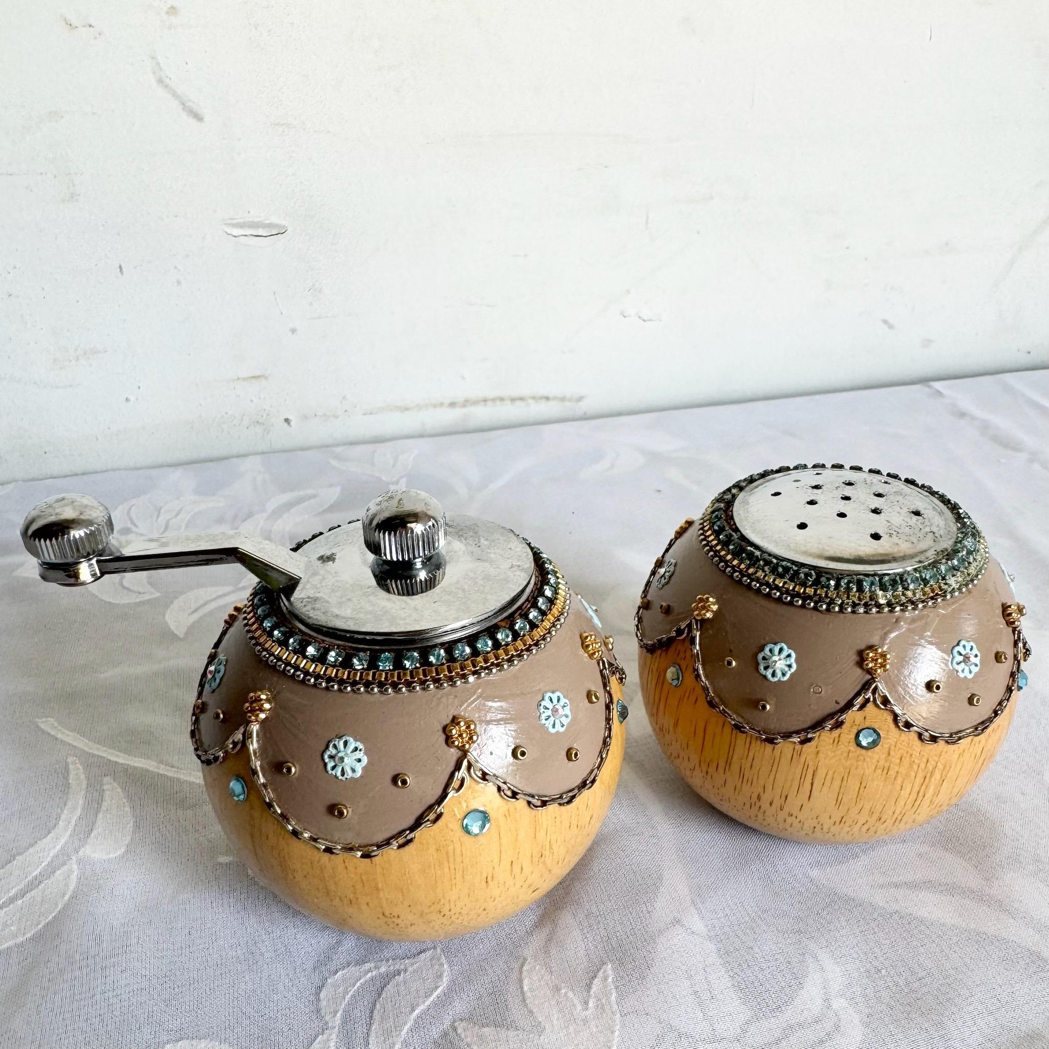 Métal Paire de salière et moulin à poivre vintage Florentine, designés à la main en vente