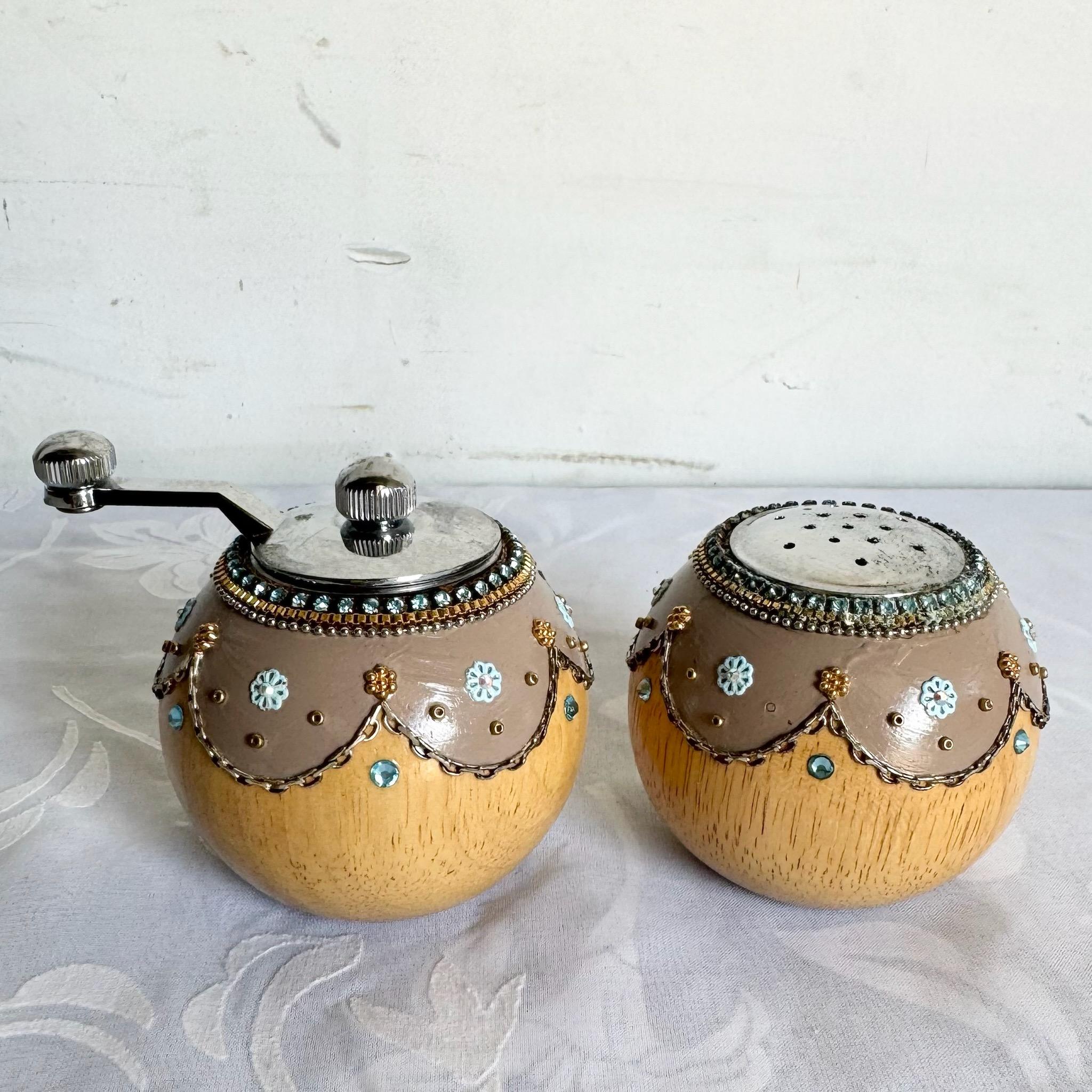 Paire de salière et moulin à poivre vintage Florentine, designés à la main en vente 1