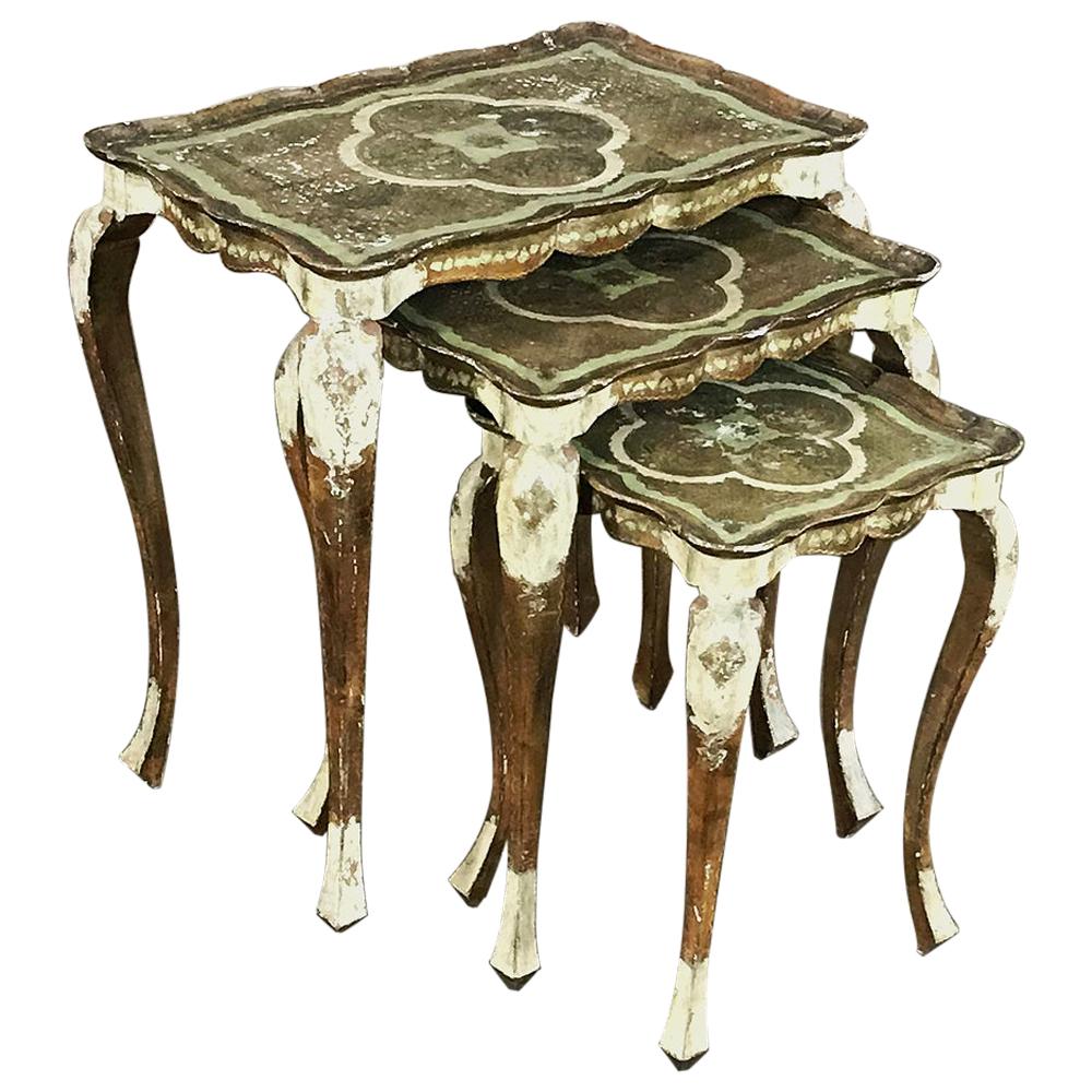 Vintage Trio of Nesting Tables For Sale at 1stDibs