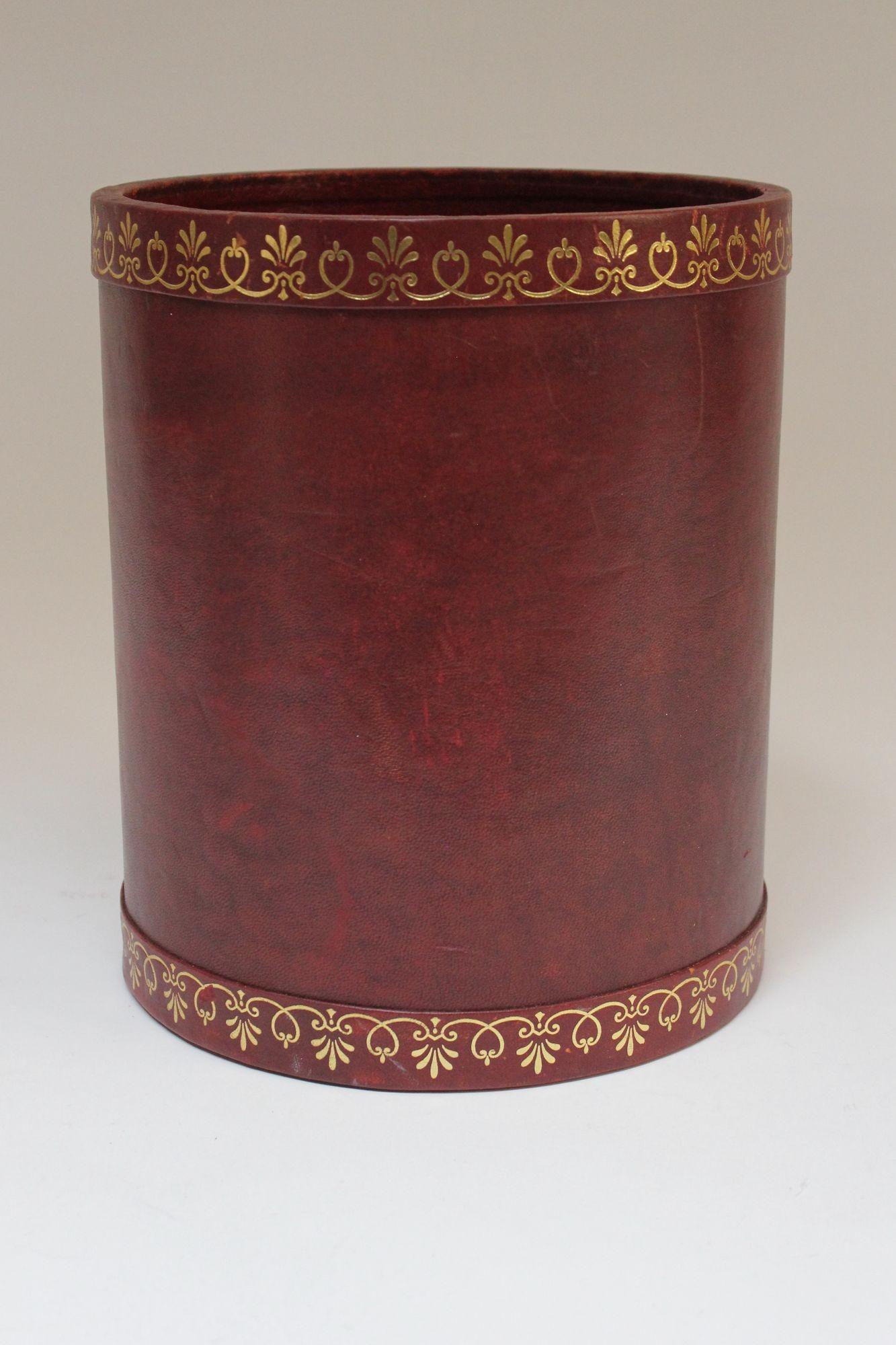 Burgundy leather wastebasket (ca. Mid-Twentieth Century, Italy).
Handsome piece with elegant gold tooled decoration at the top and bottom.
Good, vintage condition with scuffs in a few places, as shown.
H: 11.75