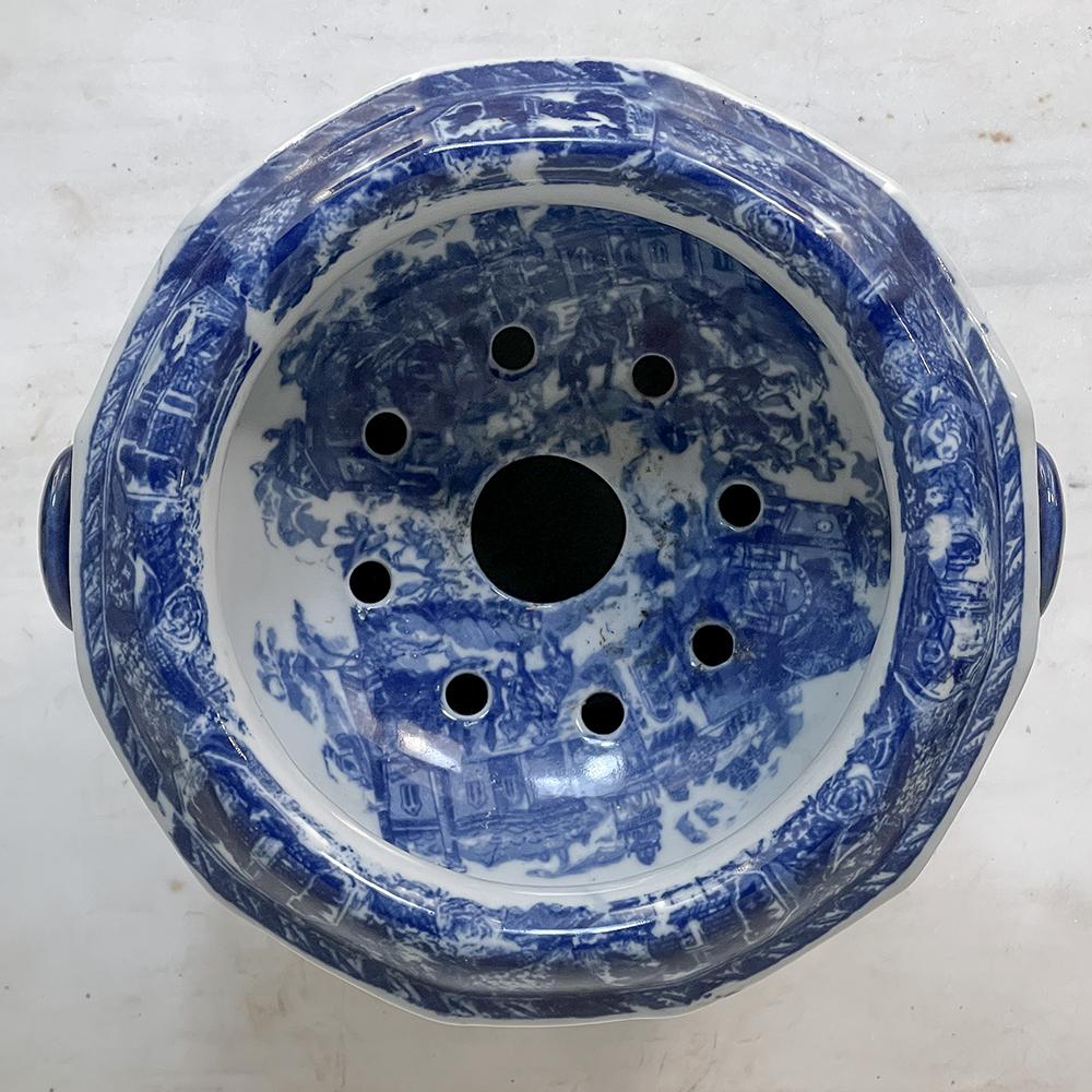 Porcelaine Chiller à fruits vintage bleu en pierre de fer par Victoria Ware en vente