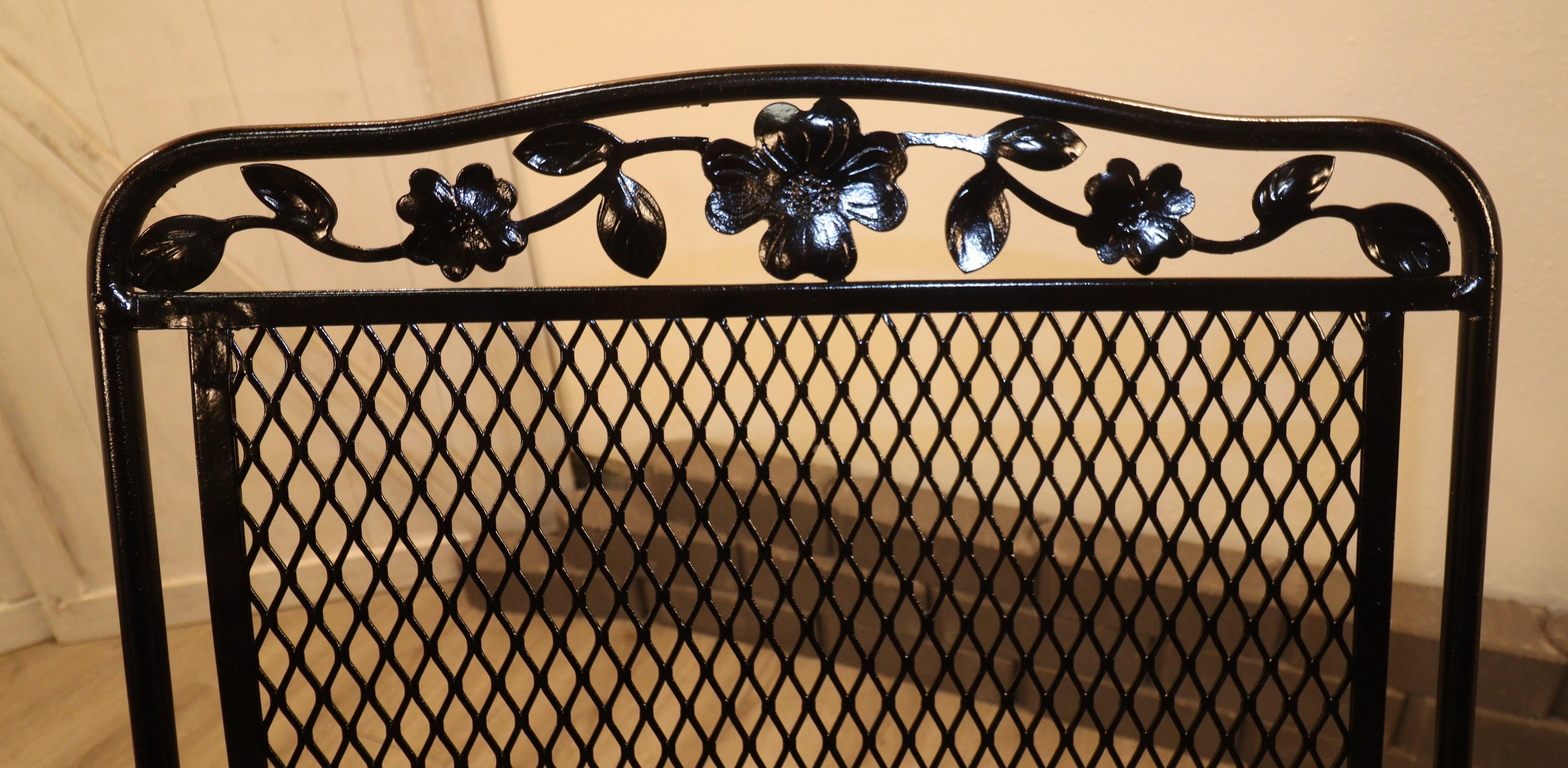 Vintage Flower and Leaf Wrought Iron Dining Set For Sale 3