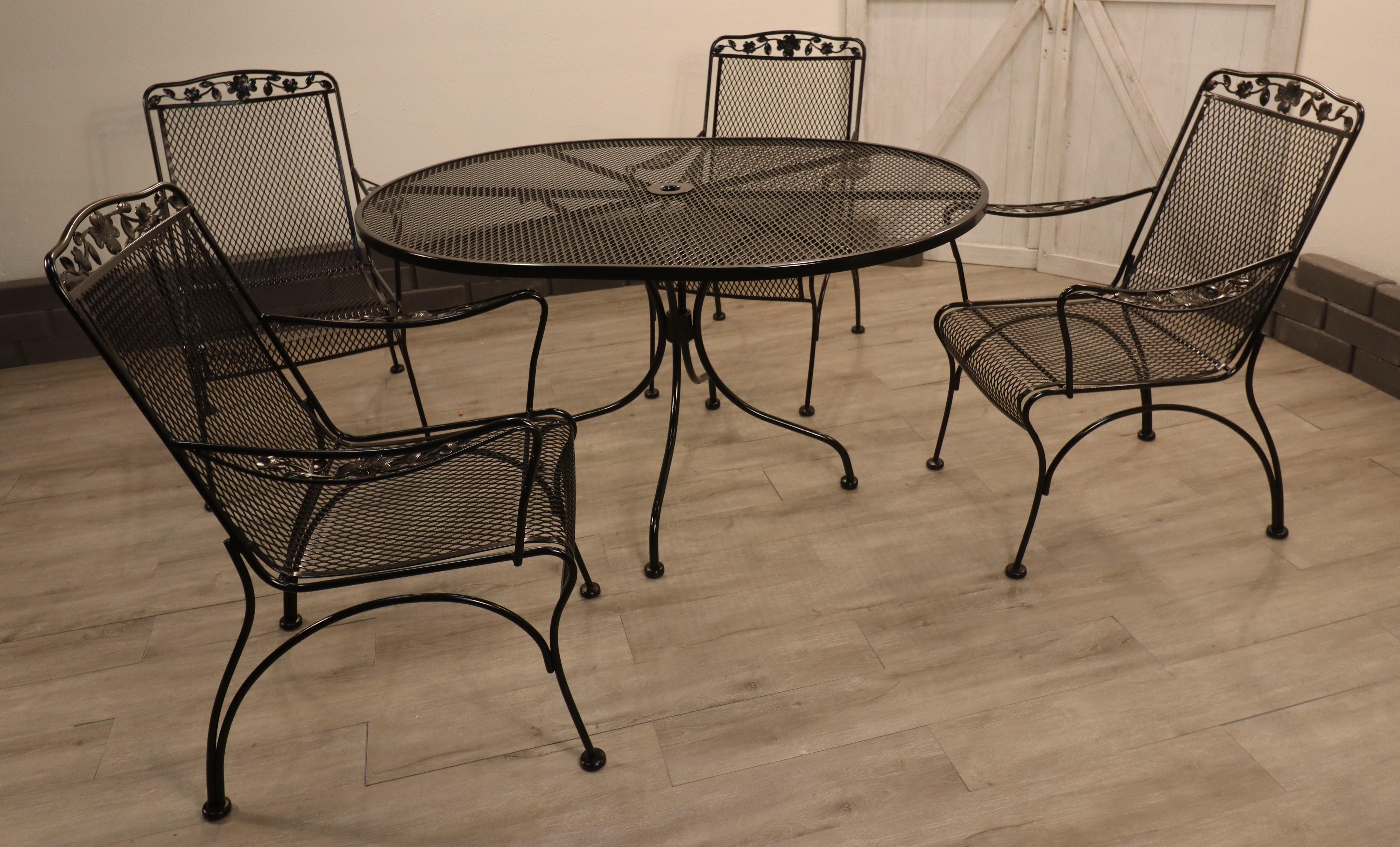 Vintage Russell Woodard Flower & Leaf Wrought Iron Patio Set

Add a touch of timeless elegance to your outdoor space!

This exquisite patio set includes four wrought iron chairs and a matching 54-inch wrought iron table, designed by the renowned