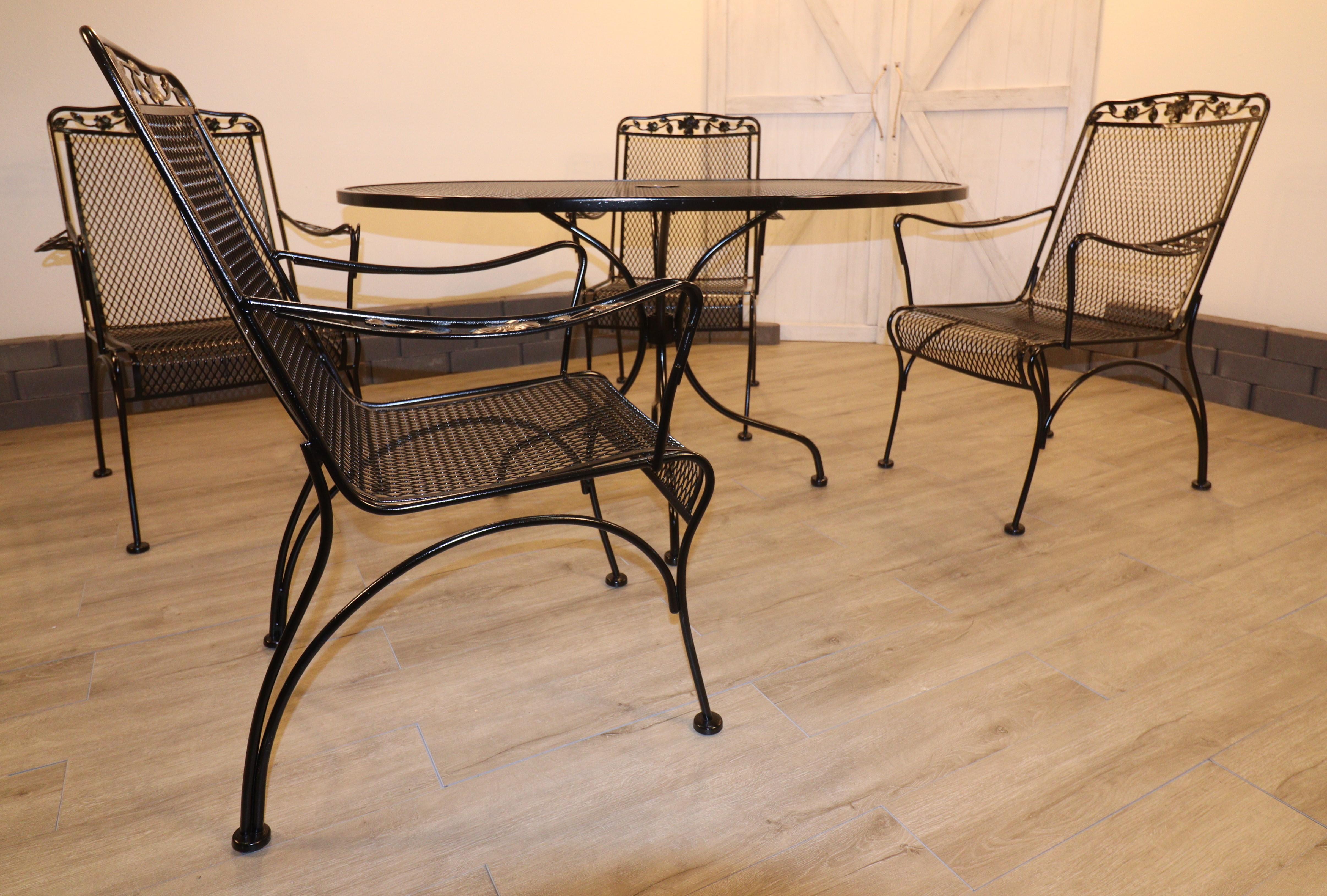 Vintage Flower and Leaf Wrought Iron Dining Set For Sale 1