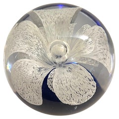 Vintage Flower Art Glas Briefbeschwerer im Stil von Murano von Italien