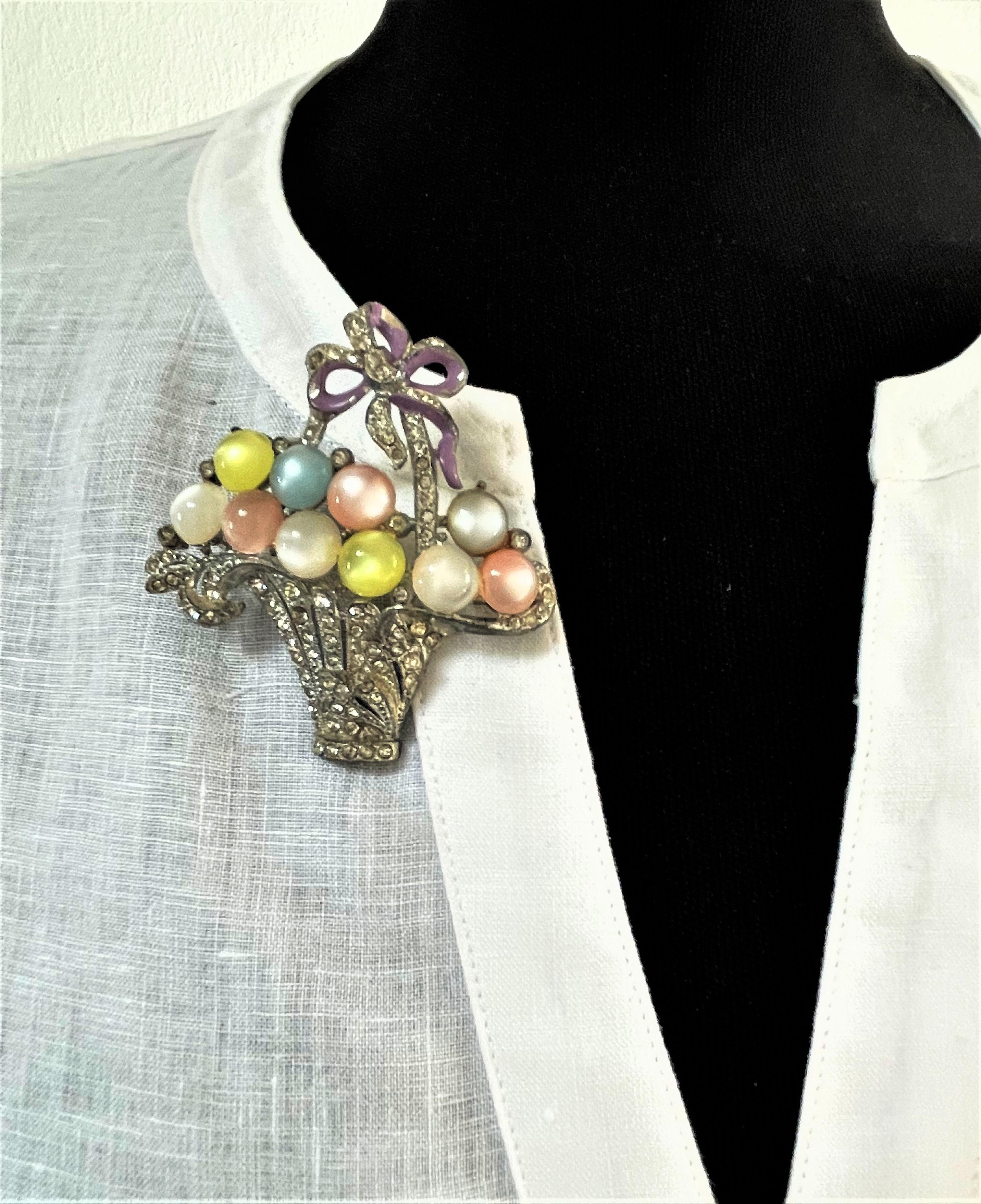 Broche cesta flor vintage strass, rodio, piedras lunares  EEUU finales de los años 30 en venta 2