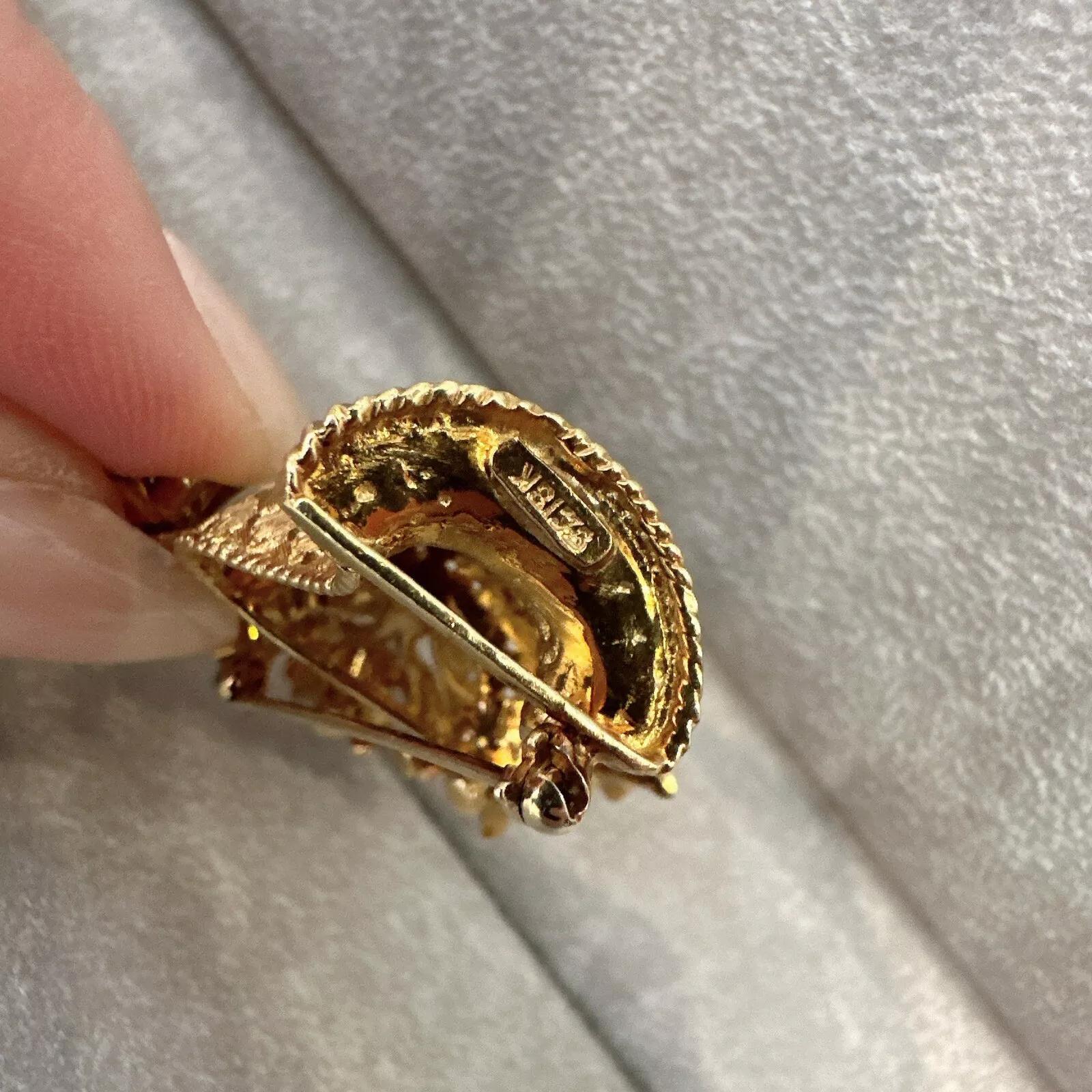 Women's or Men's Vintage Flower Basket Brooch with Diamonds in 18k Yellow Gold For Sale