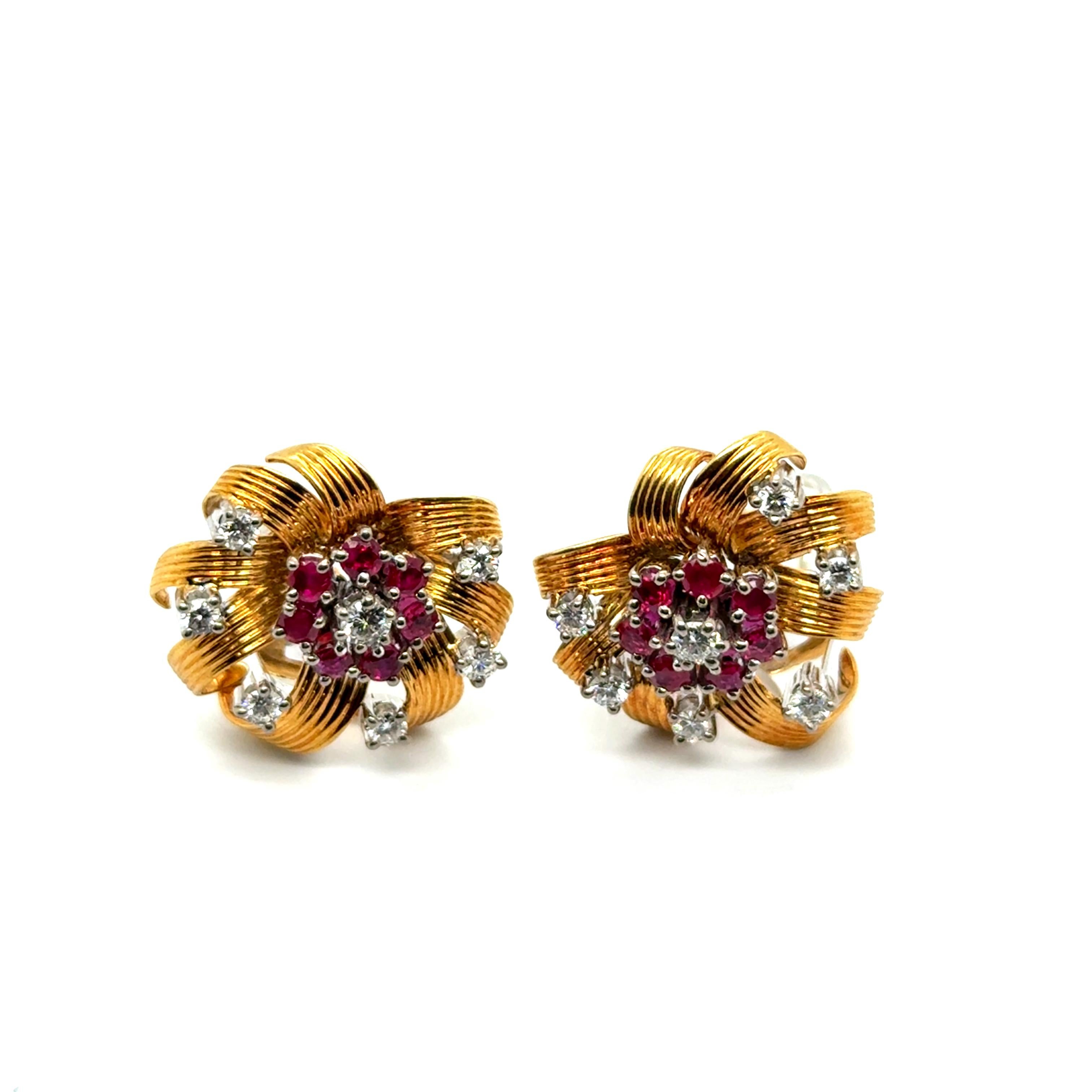 Vintage Flower Clip-on Earrings in 18 Karat Gold with Rubies and Diamonds For Sale 6
