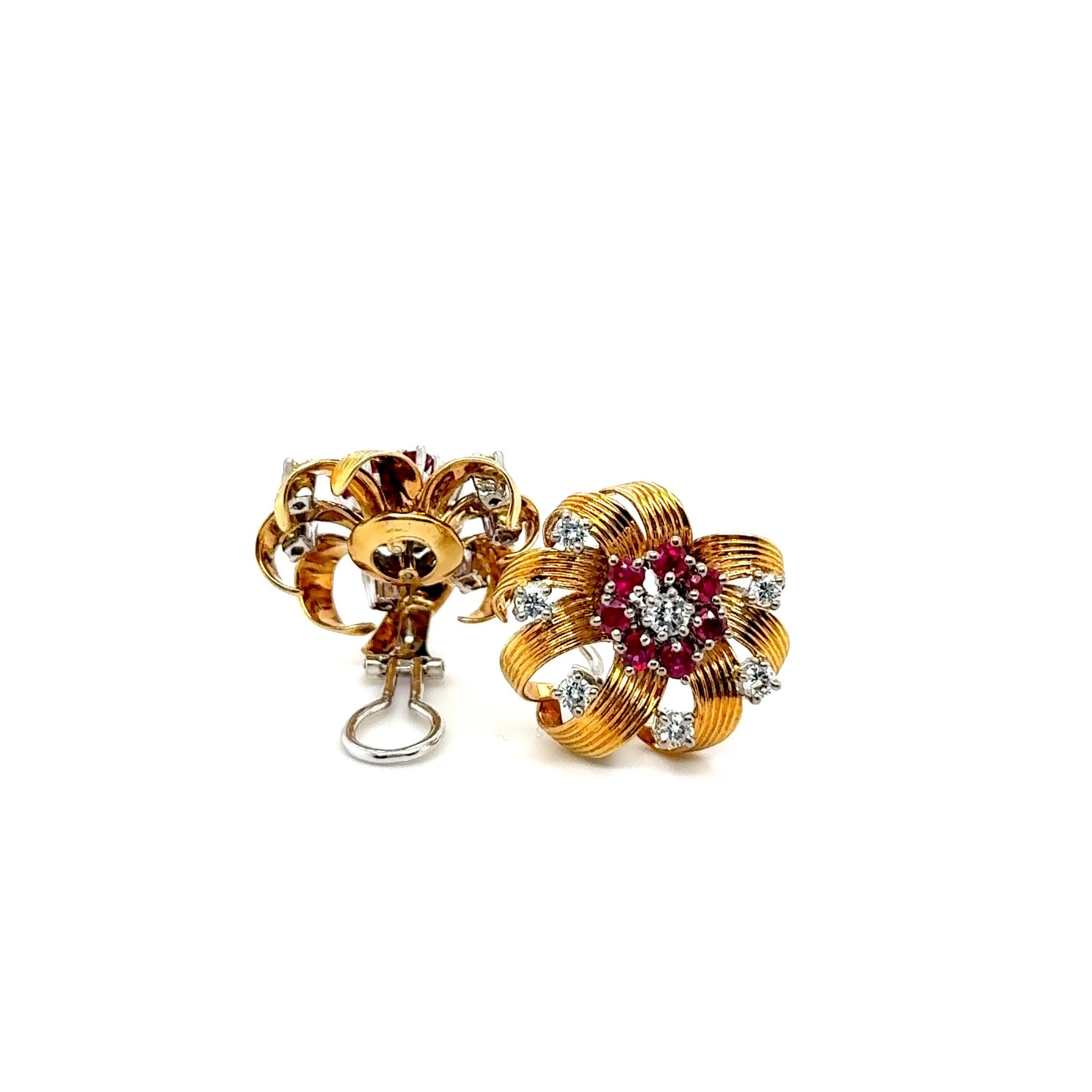 Vintage Flower Clip-on Earrings in 18 Karat Gold with Rubies and Diamonds For Sale 9