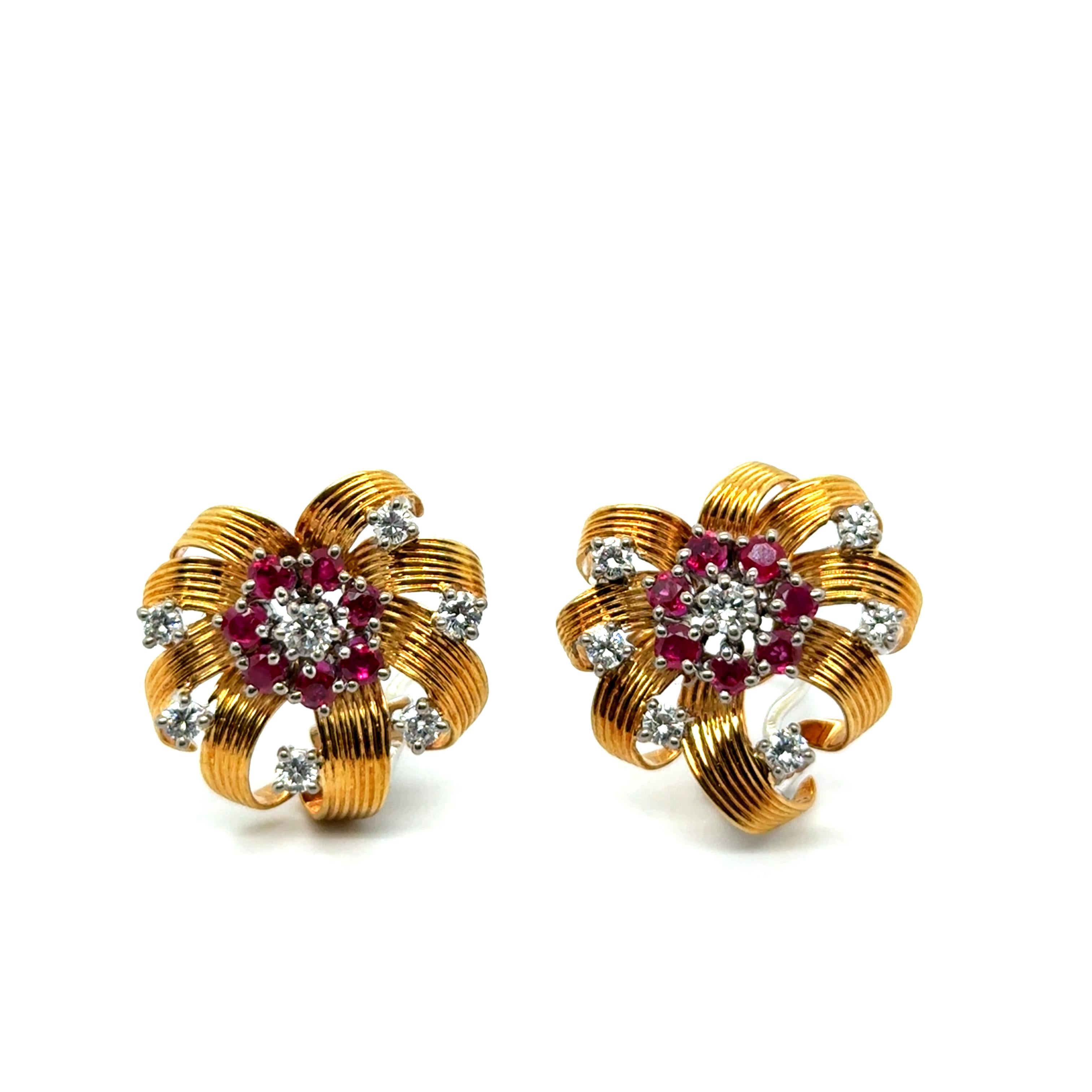 Vintage Flower Clip-on Earrings in 18 Karat Gold with Rubies and Diamonds For Sale 11
