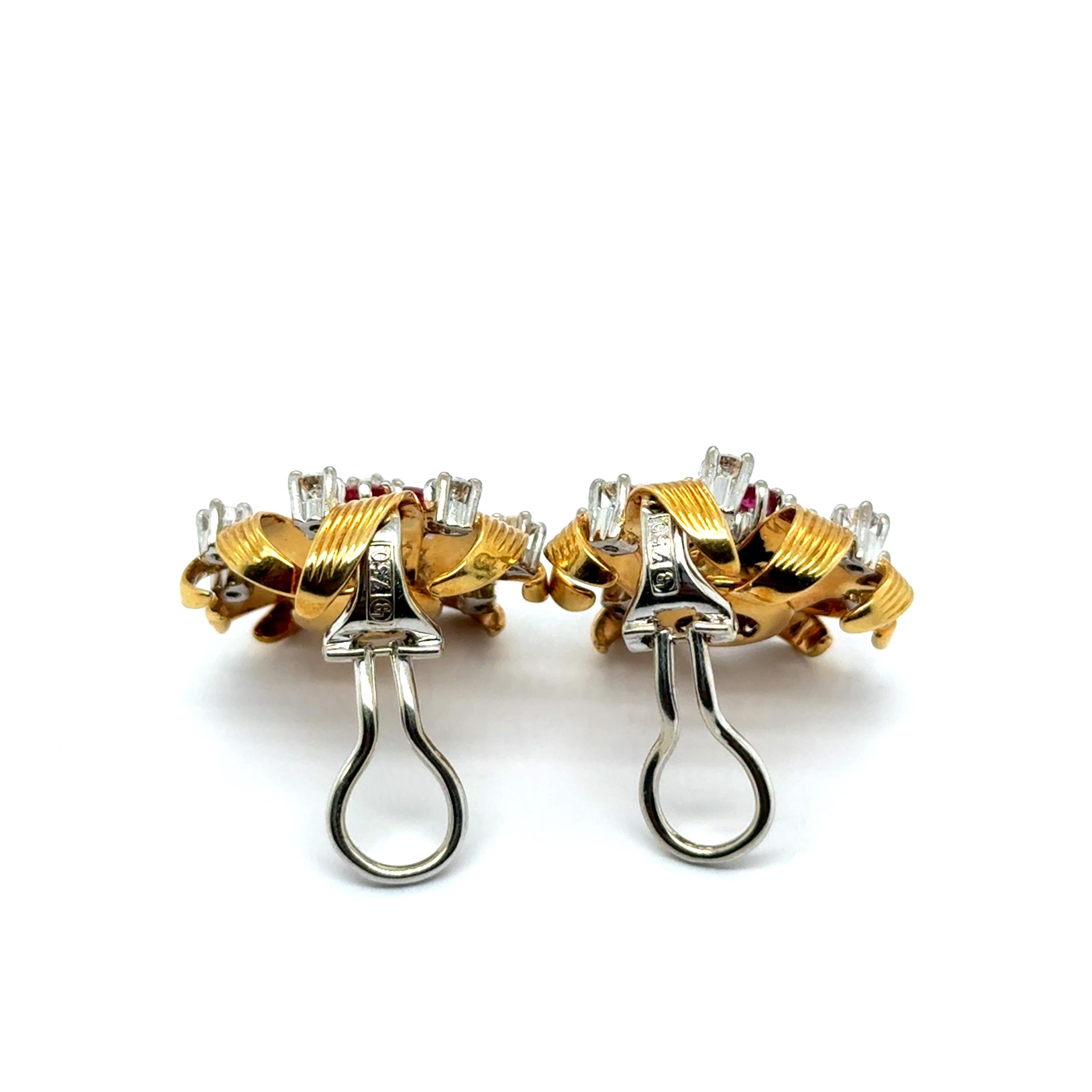 Vintage Flower Clip-on Earrings in 18 Karat Gold with Rubies and Diamonds For Sale 1