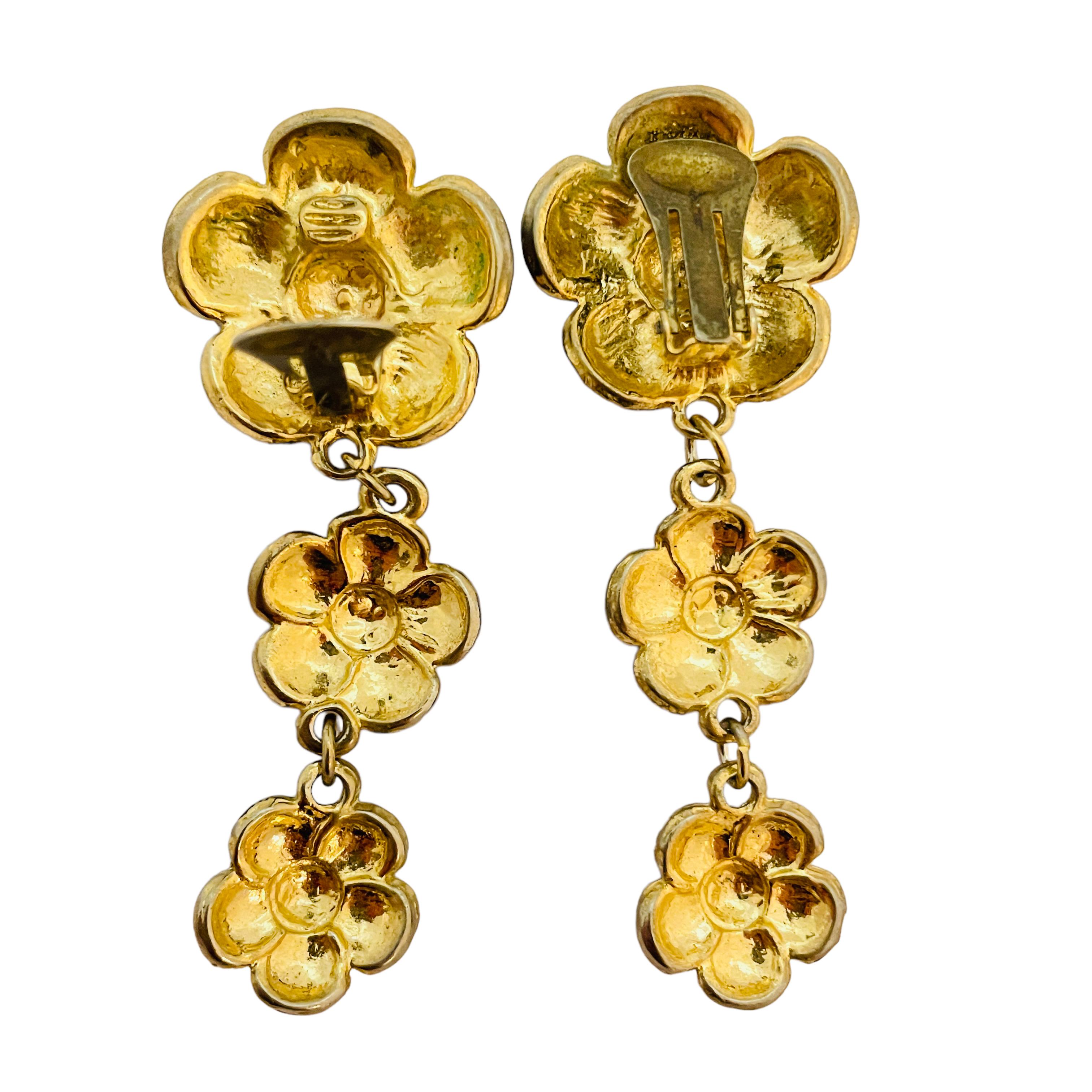 Vintage flower gold enamel rhinestone dangle designer runway clip on earrings In Good Condition For Sale In Palos Hills, IL