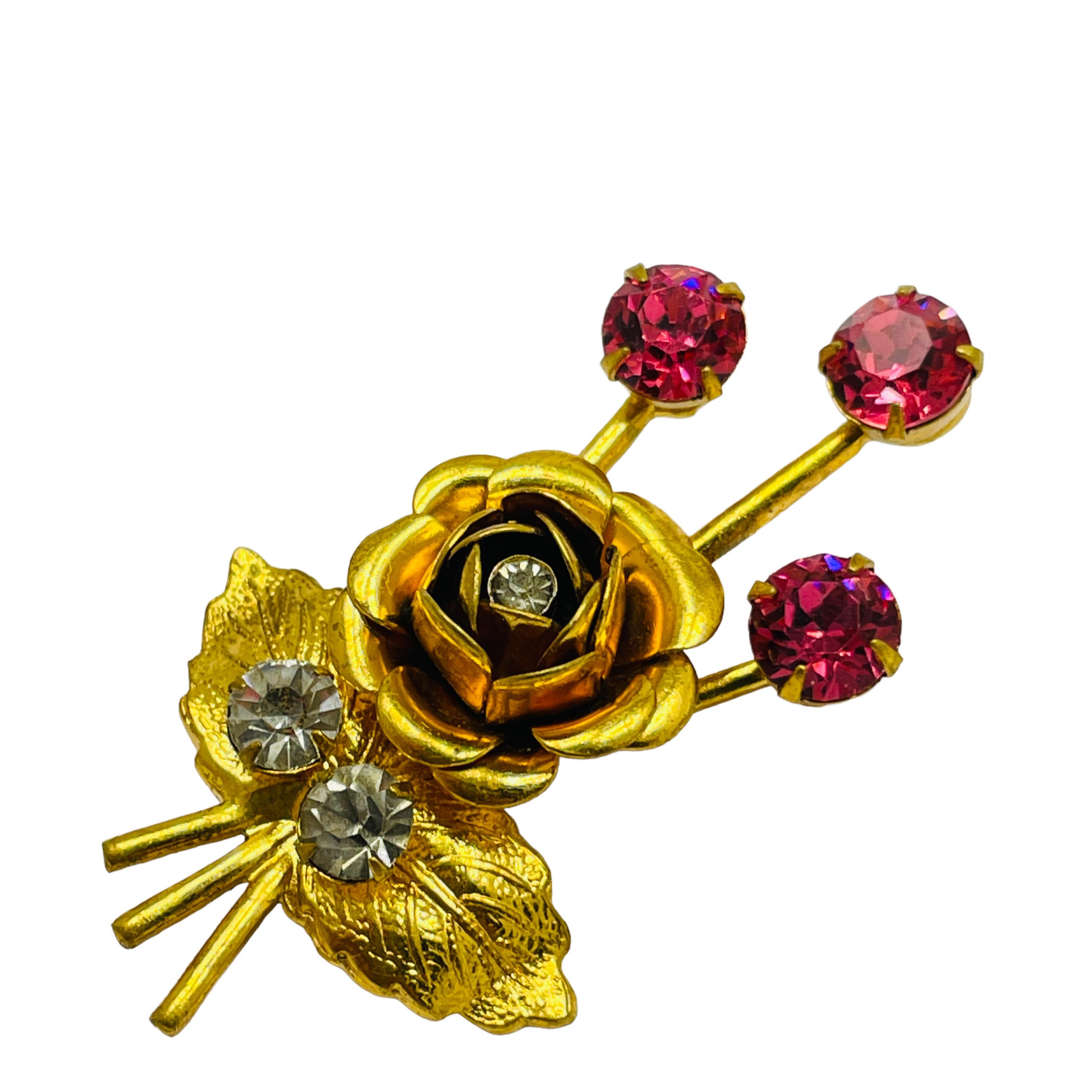 Vintage flower gold rhinestone designer brooch In Good Condition For Sale In Palos Hills, IL