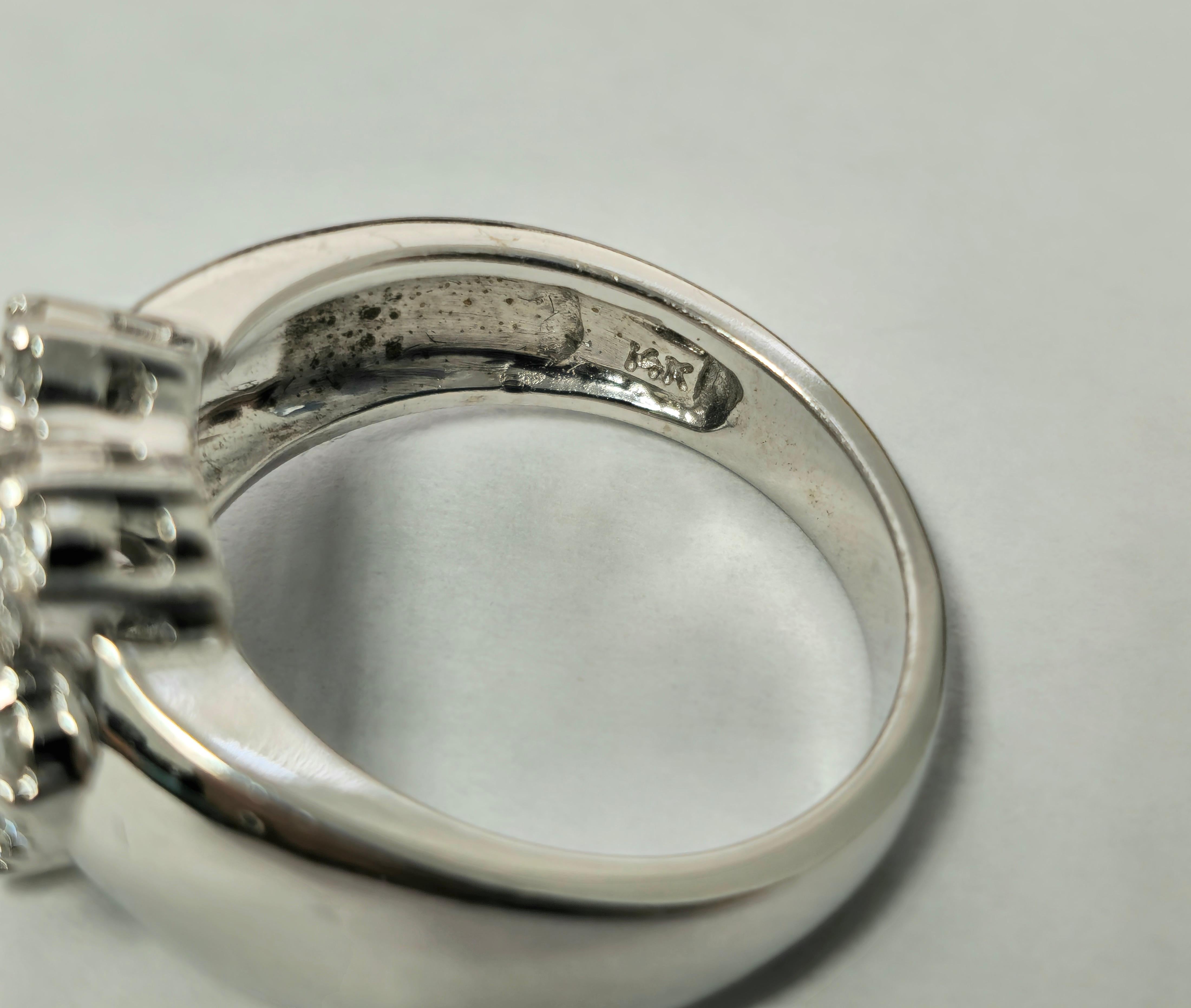 Blumeninspirierter Vintage-Ring aus Gold mit Brillanten und Diamanten (Rundschliff) im Angebot