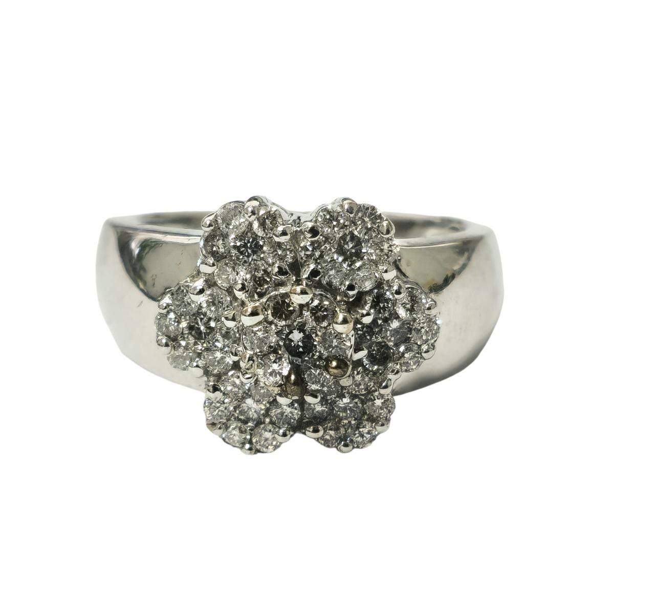 Blumeninspirierter Vintage-Ring aus Gold mit Brillanten und Diamanten im Zustand „Hervorragend“ im Angebot in Miami, FL
