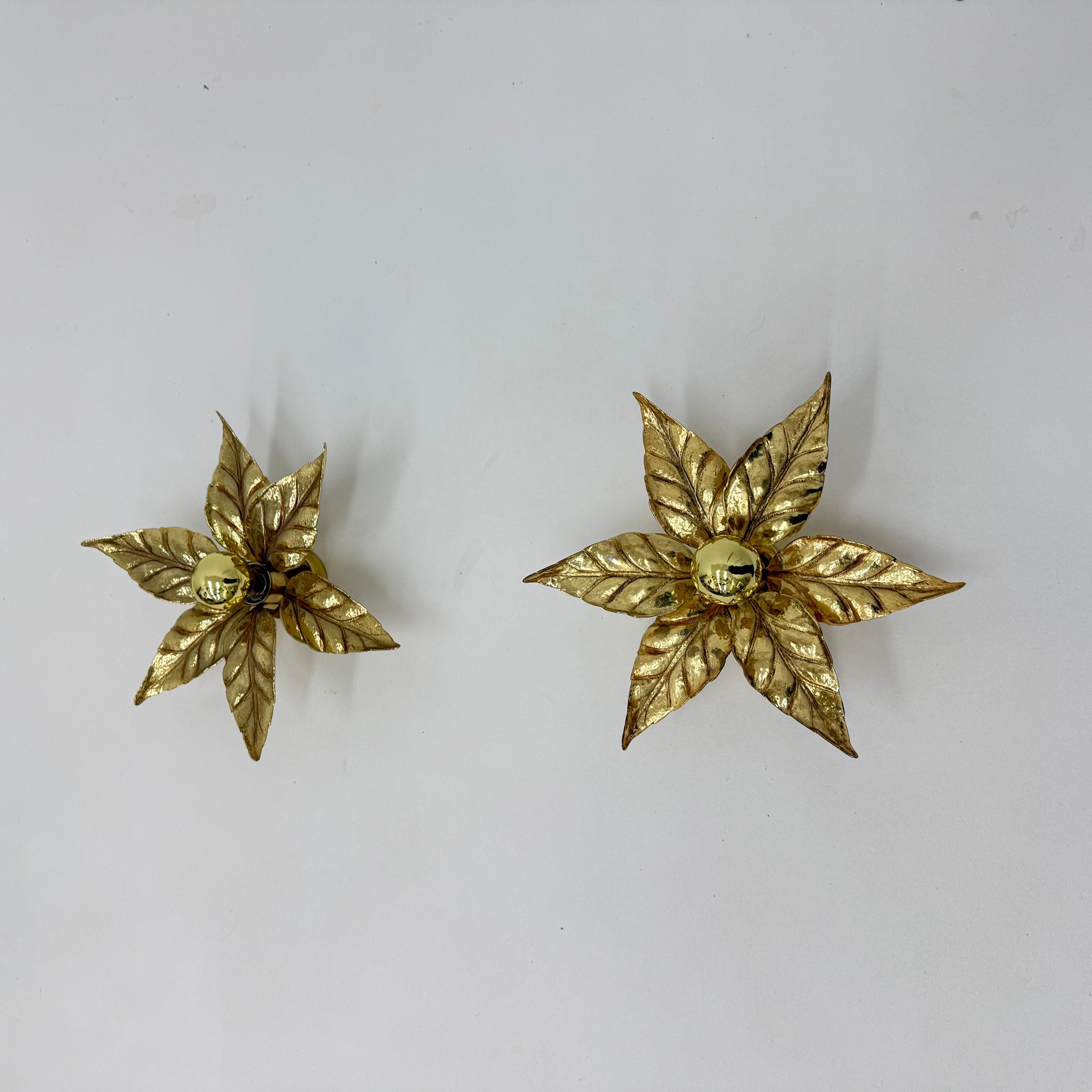 Vintage flower light by Willy Daro for Massive Lighting, Belgium 1970s In Good Condition In Delft, NL