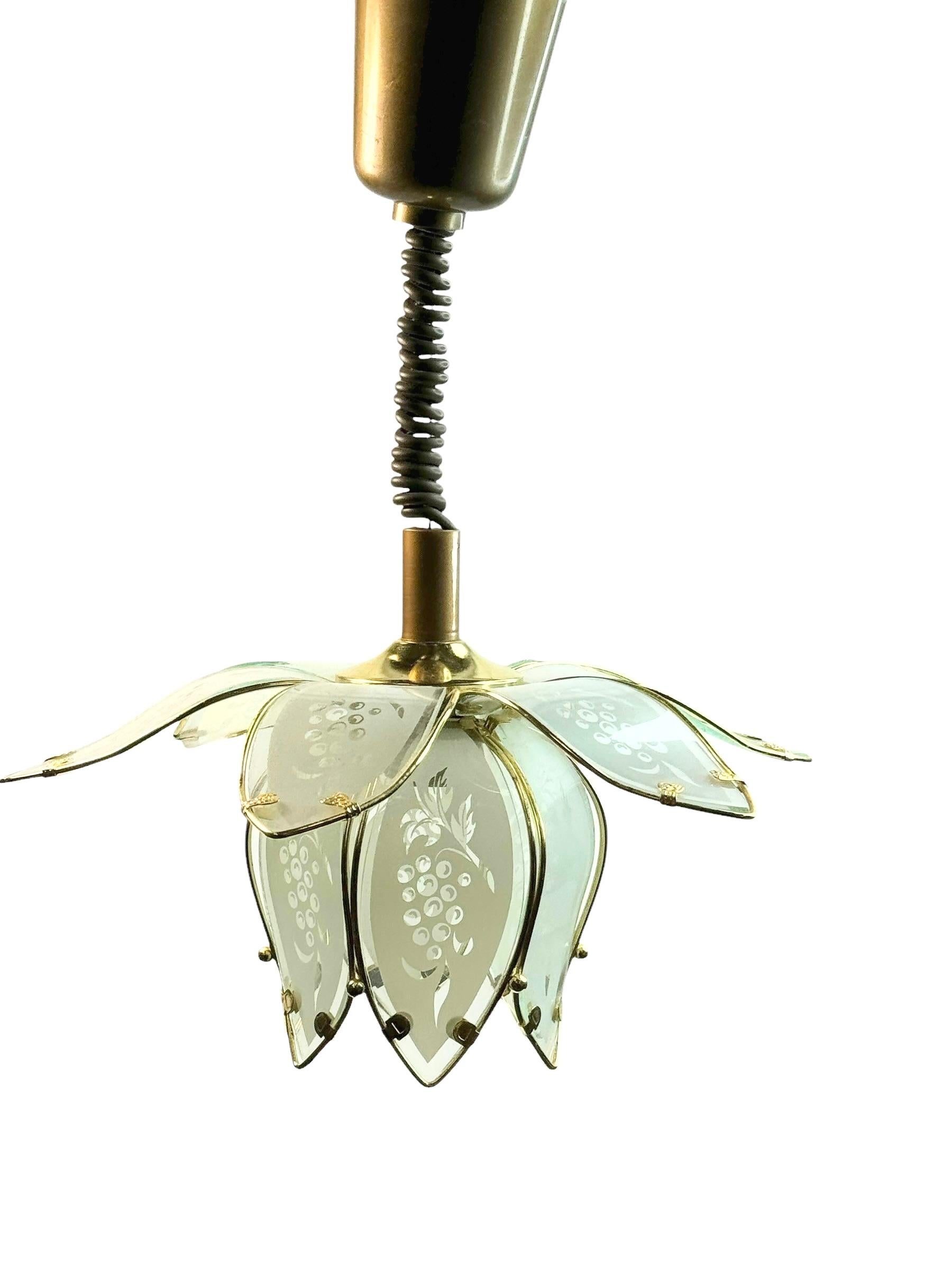 Vintage-Pendelleuchte mit Blumen-Lo Lotus-Anhänger, Deutsch, 1960er Jahre (Moderne der Mitte des Jahrhunderts) im Angebot