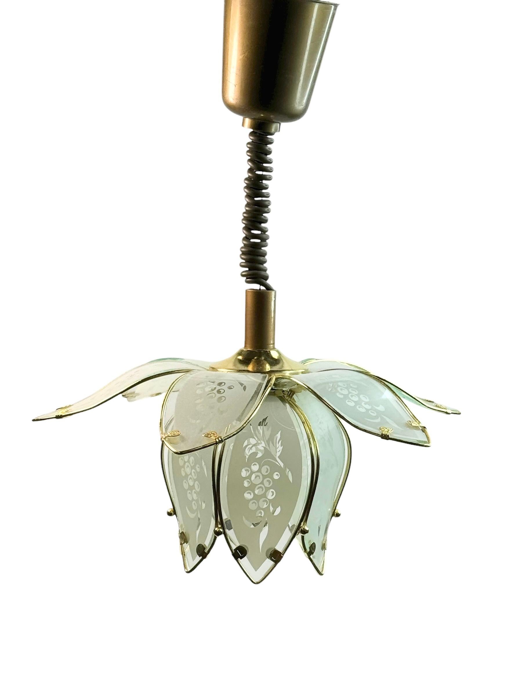 Vintage-Pendelleuchte mit Blumen-Lo Lotus-Anhänger, Deutsch, 1960er Jahre im Zustand „Gut“ im Angebot in Nuernberg, DE