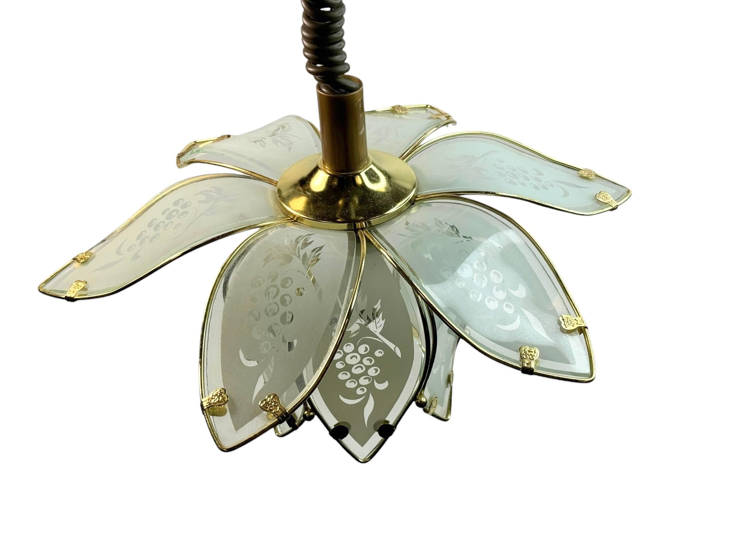Vintage-Pendelleuchte mit Blumen-Lo Lotus-Anhänger, Deutsch, 1960er Jahre im Angebot 1
