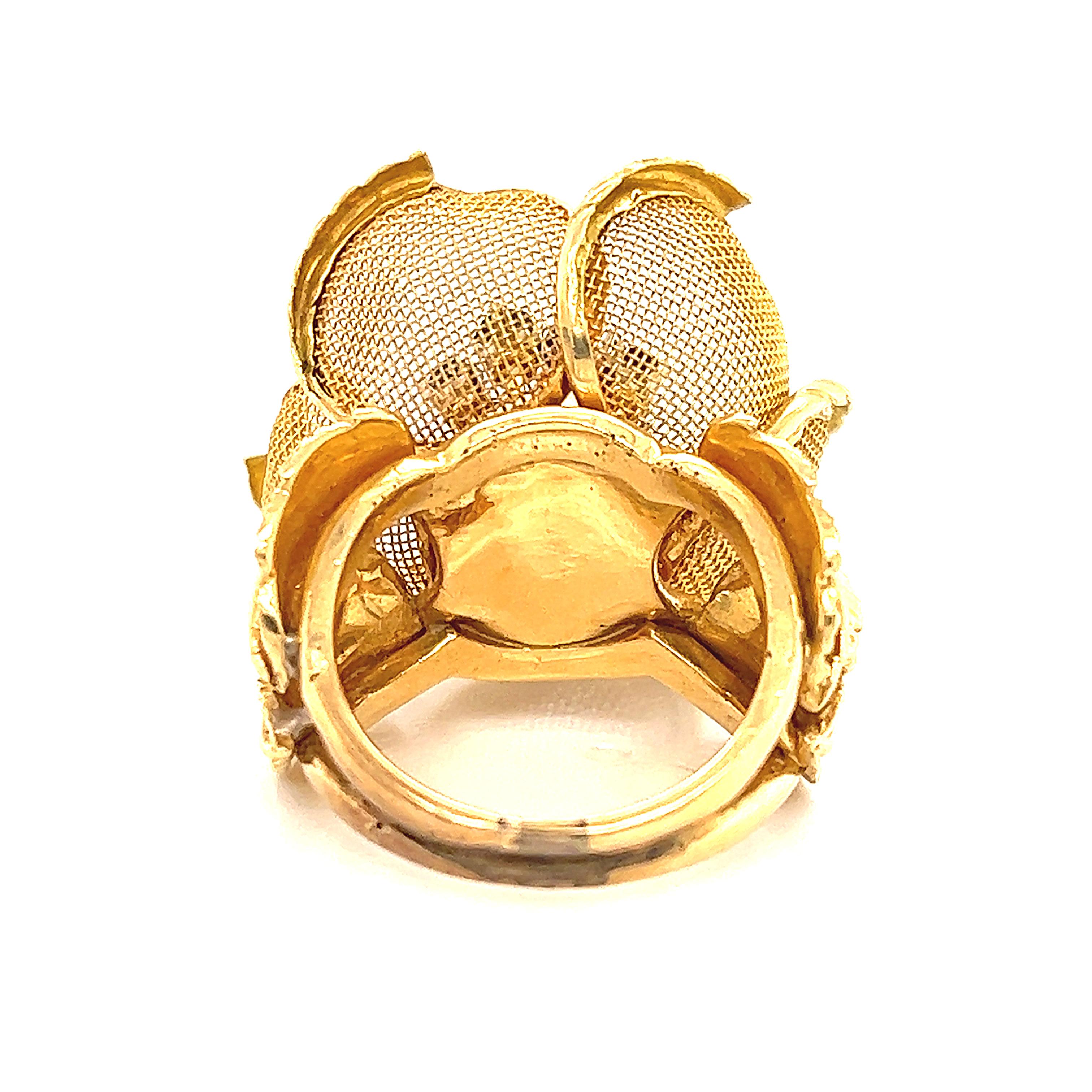 Vintage Flower Mechanical Ring 18k Yellow Gold Interchagable Pistils In Good Condition In MIAMI, FL