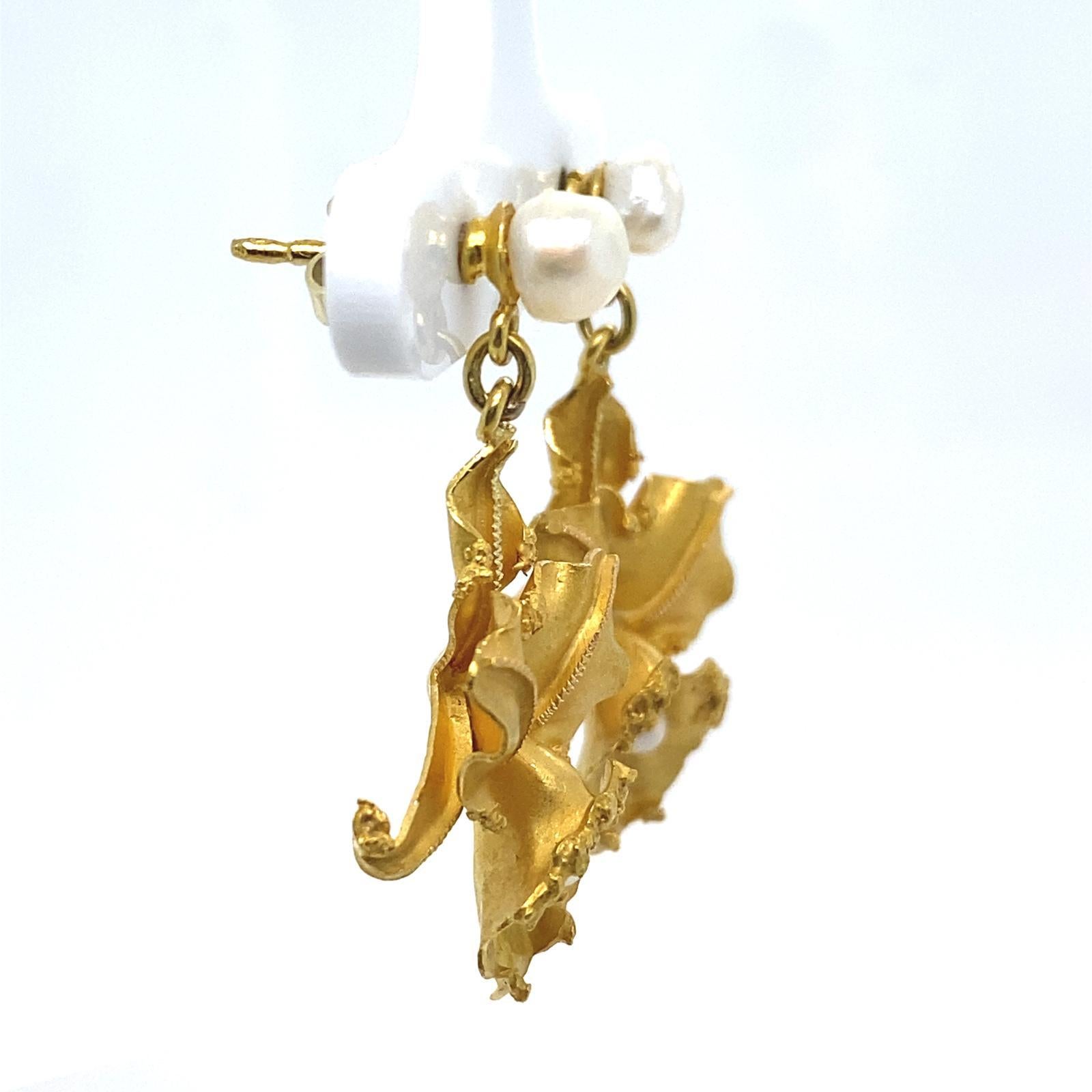 Vintage Blumenperlen-Tropfen-Ohrringe 14 Karat Gelbgold im Zustand „Gut“ im Angebot in London, GB