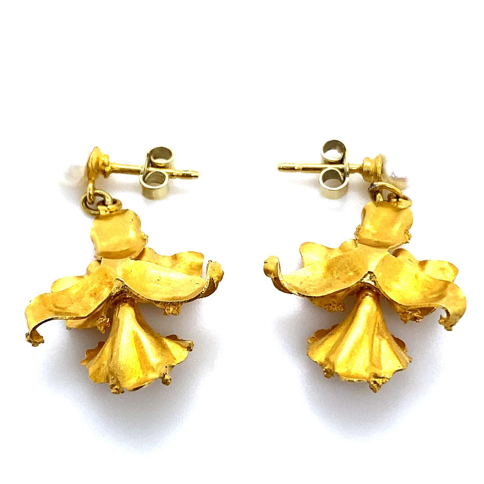 Vintage Blumenperlen-Tropfen-Ohrringe 14 Karat Gelbgold im Angebot 2
