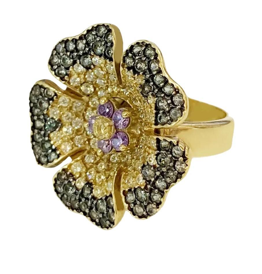 -Unbranded Ring

-18k Yellow Gold

-9.3 grams of 18K yellow gold

-Flower dimension: 23mm

-Multicolored CZ

-Ring Size 6.75

-Retail: $1850