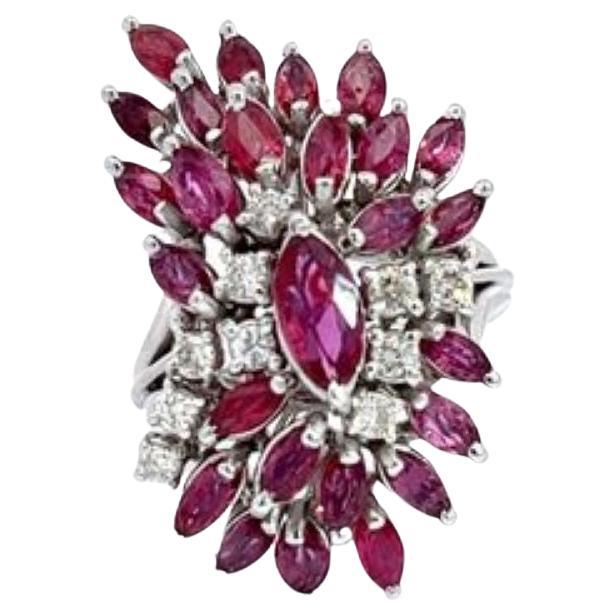 Bague vintage à fleurs en rubis et diamants en vente