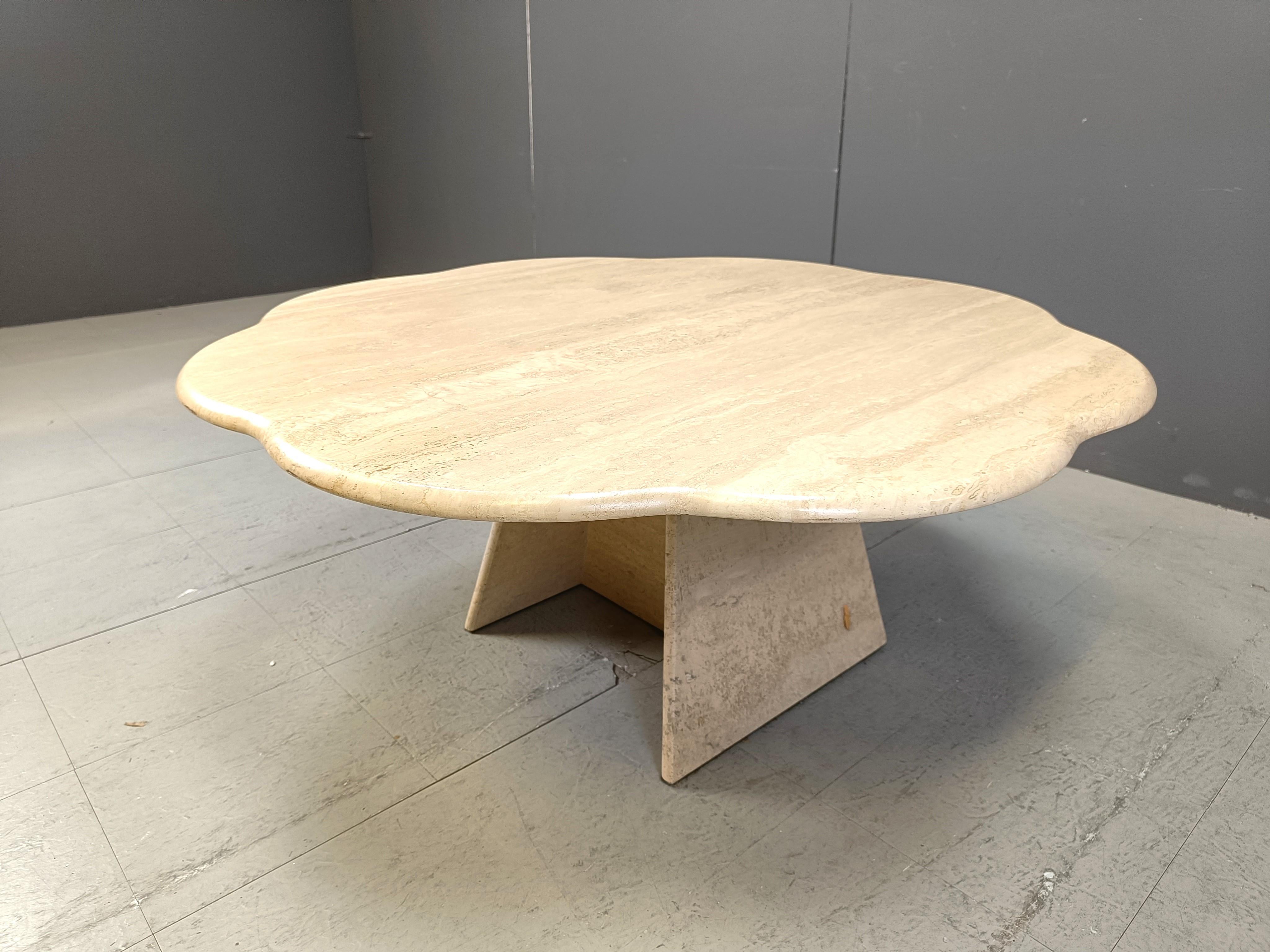 Fin du 20e siècle Table basse vintage en travertin en forme de fleur, années 1970 en vente