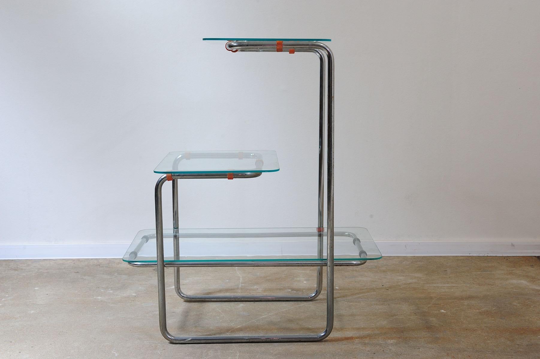 This functionalist vintage flower stand was designed by arch. Emile Guyot and made by Thonet in Central Europe in the 1930´s. It features an original chromed tubular steel tructure and and three glass pedestals for flowers

In very good