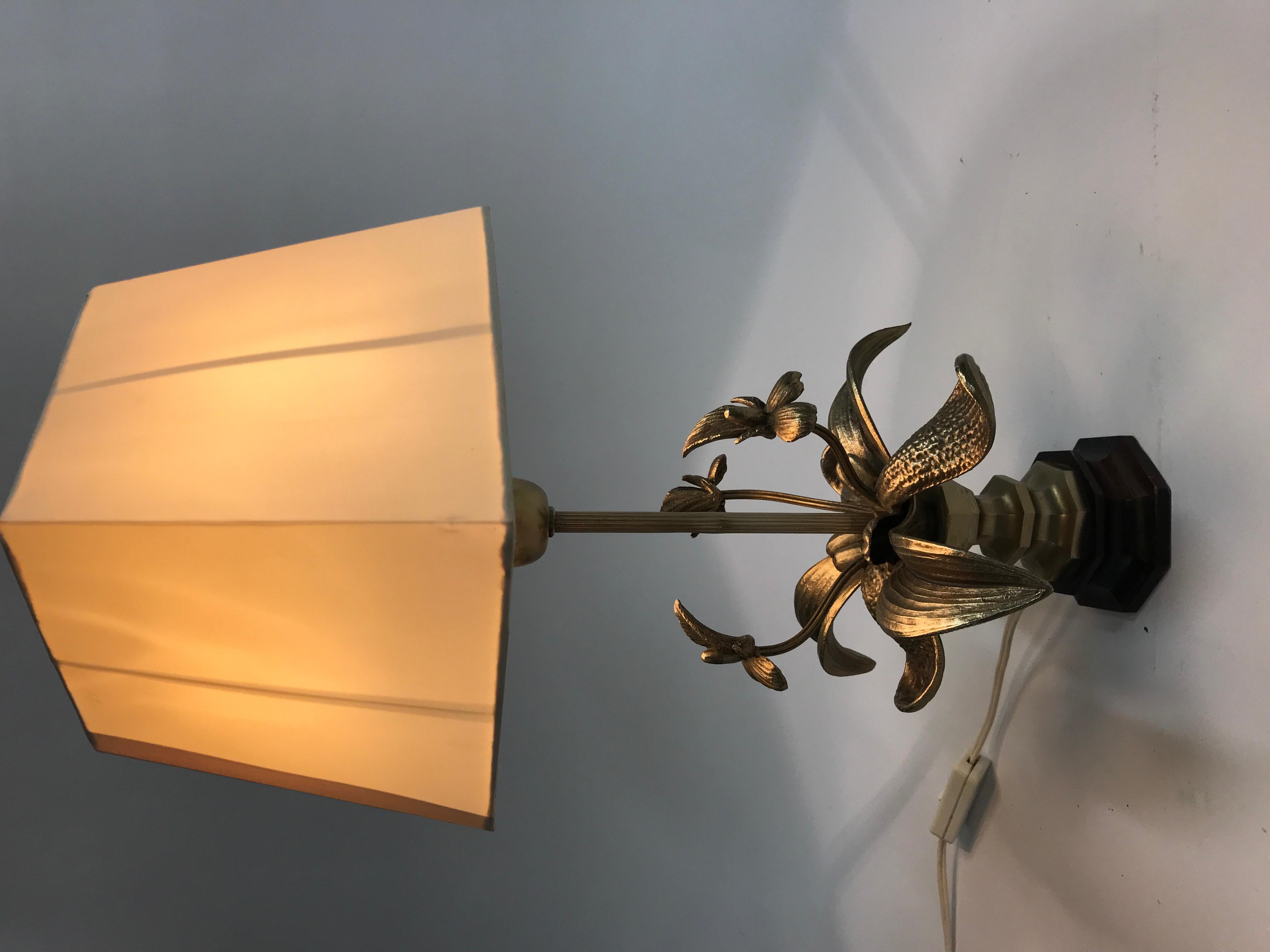 Vintage Flower Table Lamp, 1960s In Excellent Condition In HEVERLEE, BE