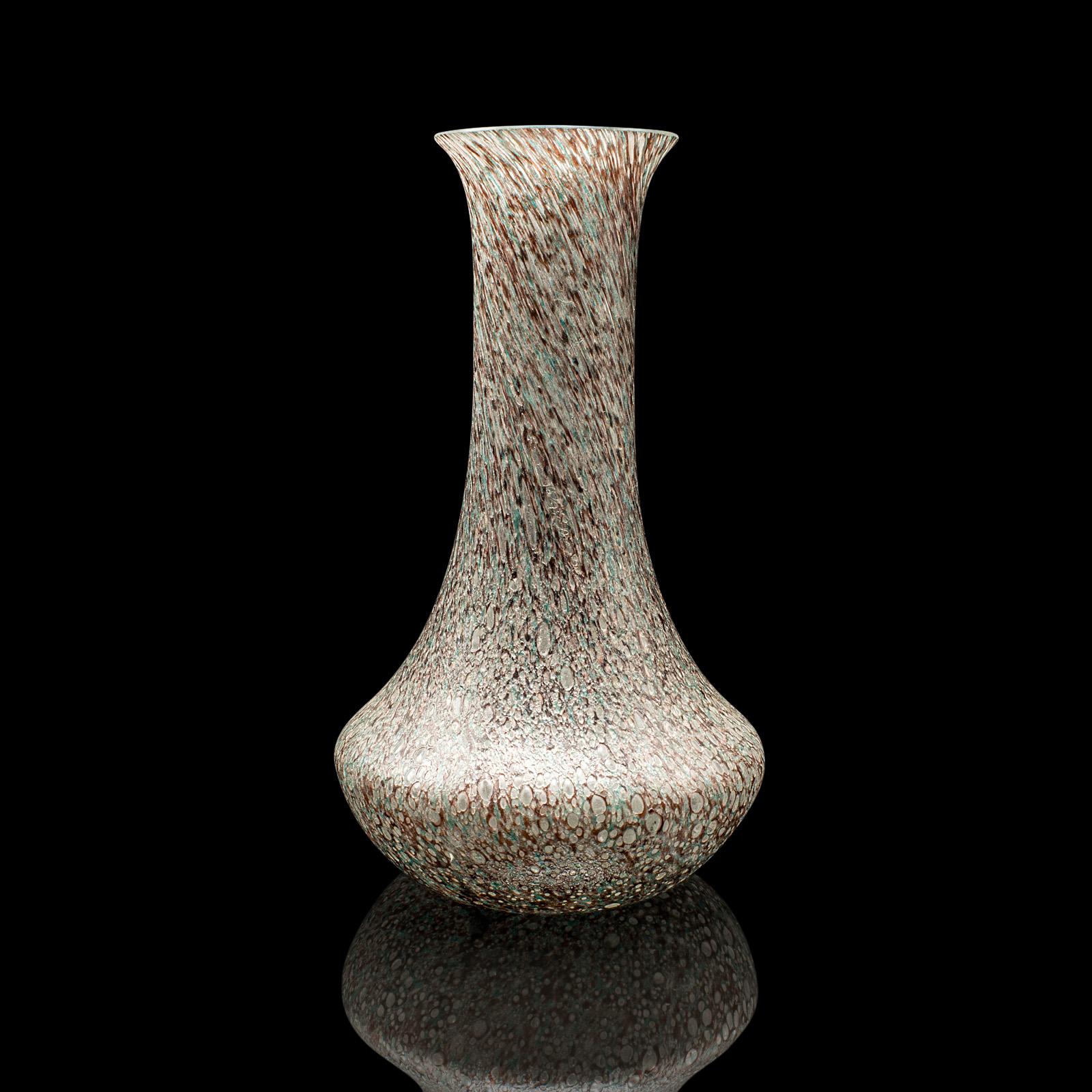 Scozzese Vaso di fiori d'epoca, scozzese, vetro artistico, espositore, manico a goccia di pose, C.C. in vendita