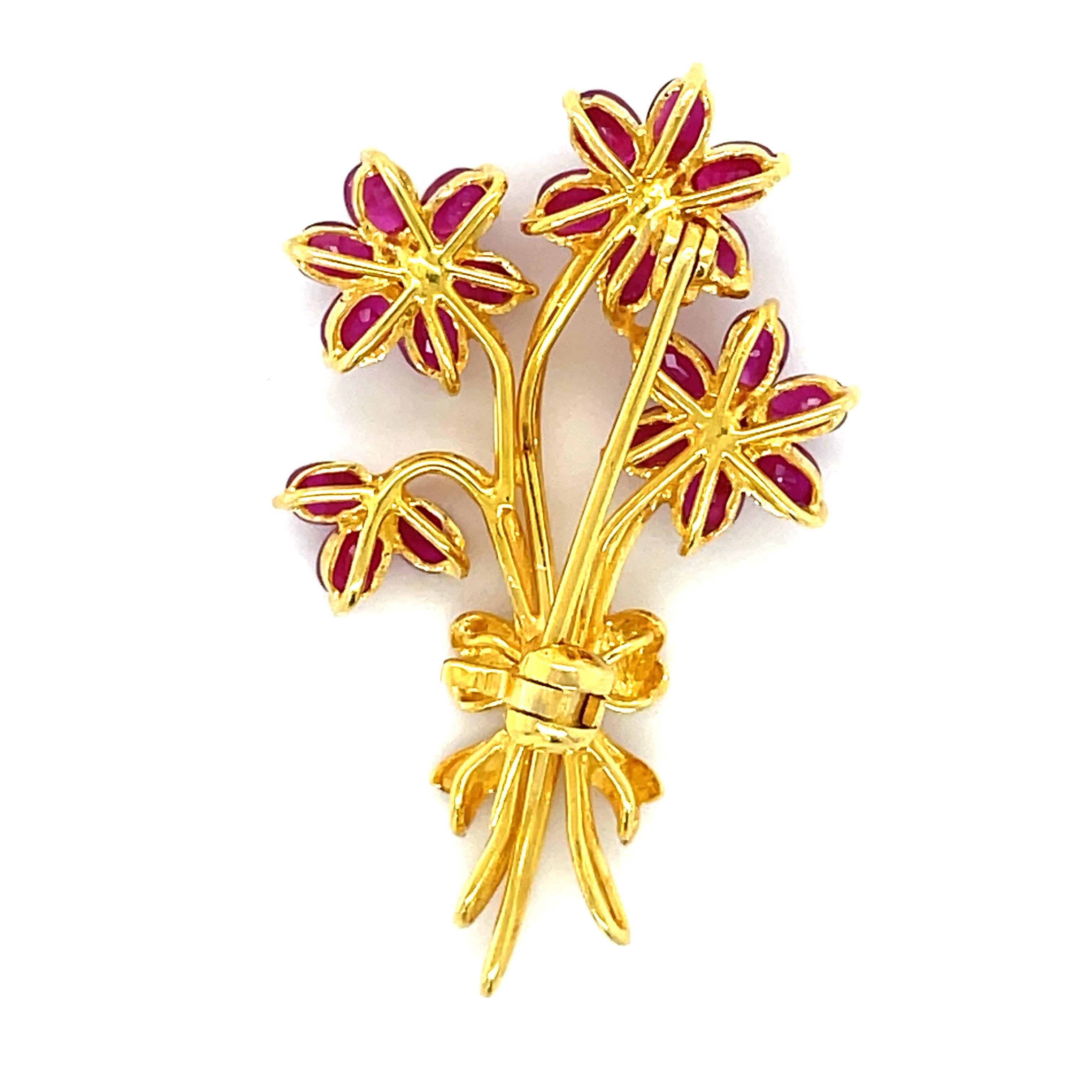 Vintage Flowers Brooch, 22k Yellow Gold, 2 Carat Natural Ruby Estate Ruby Brooch For Sale 1