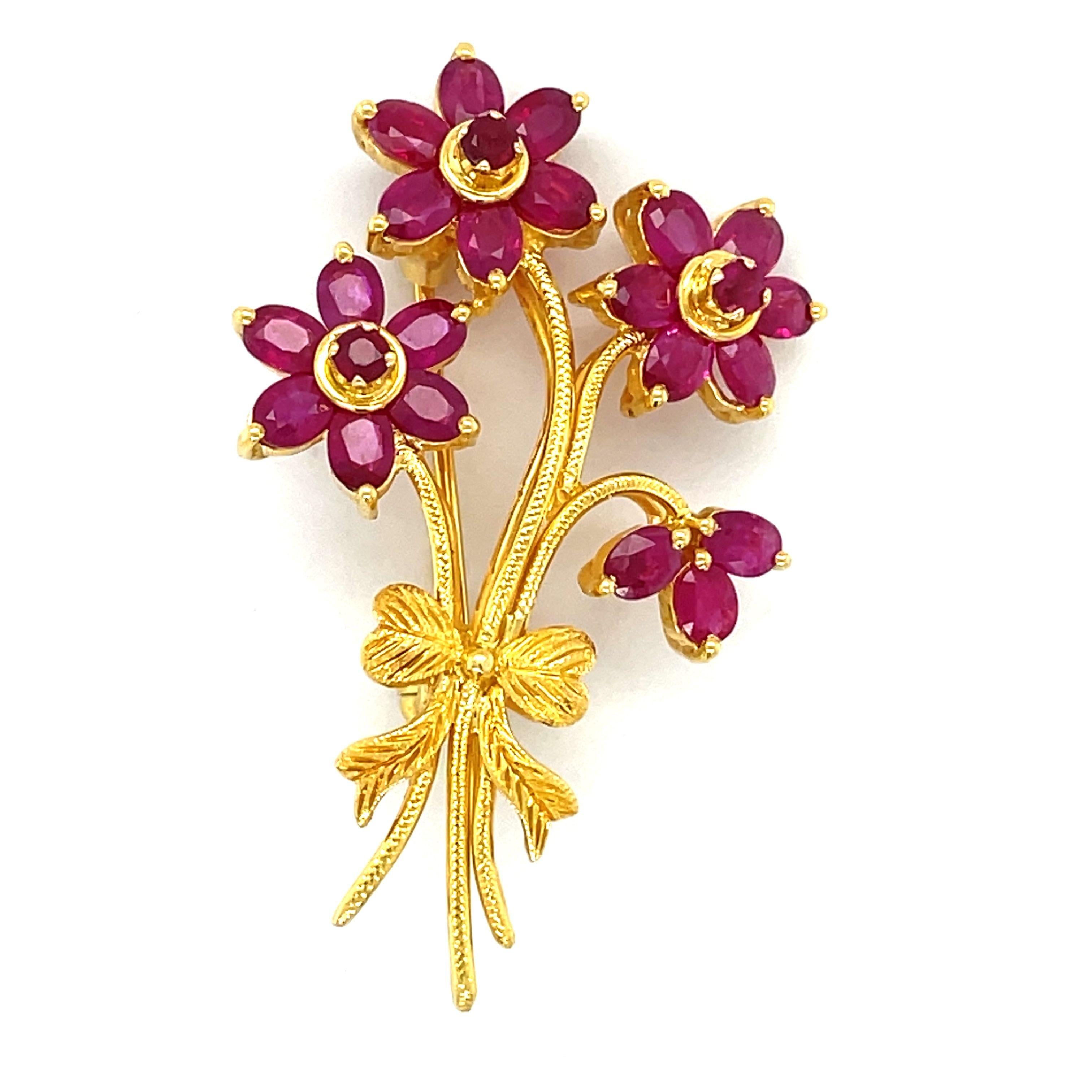 Vintage Flowers Brooch, 22k Yellow Gold, 2 Carat Natural Ruby Estate Ruby Brooch For Sale 2