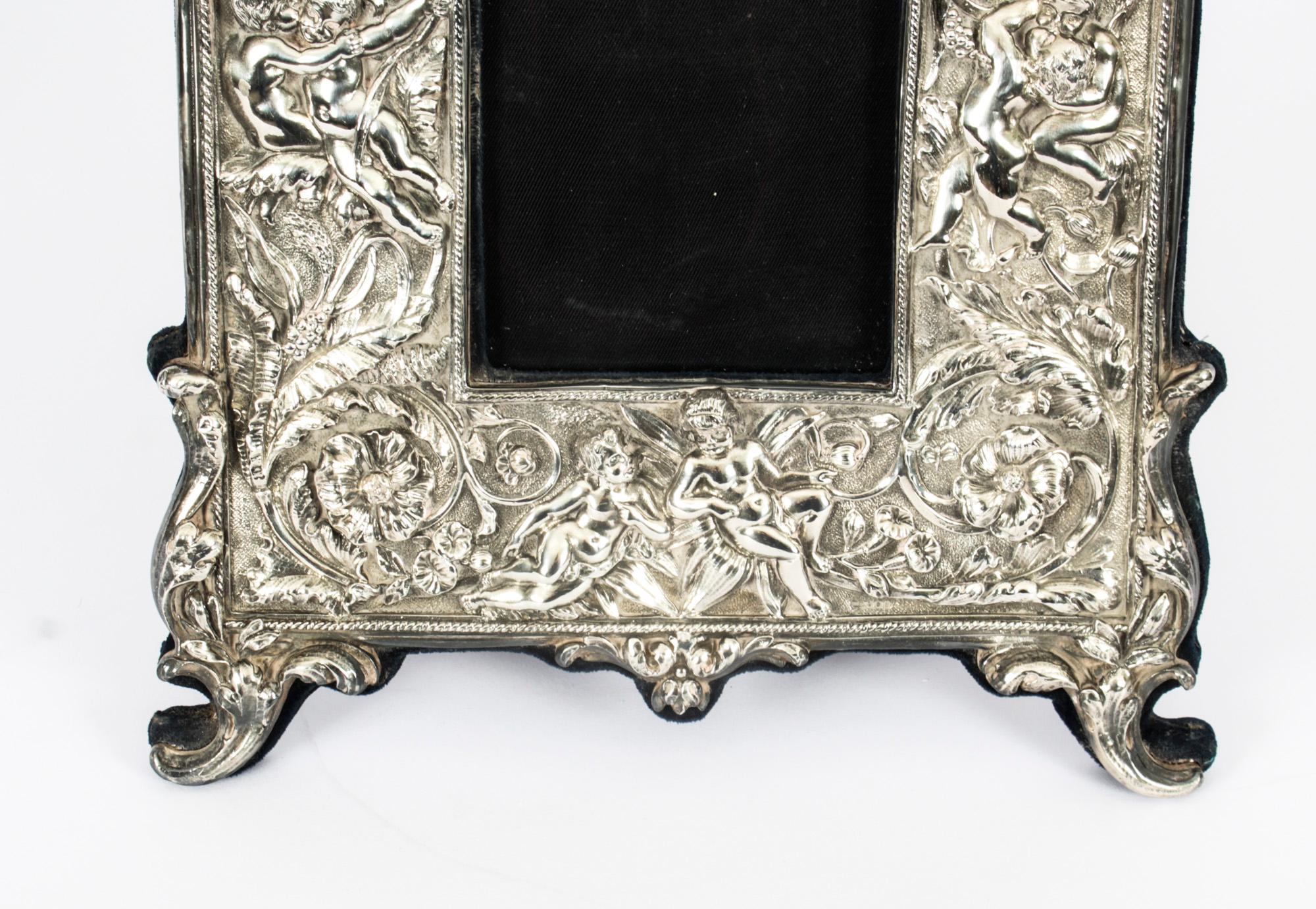 Vintage Flowers & Cherubs Sterling Silver Photo Frame 20th C In Good Condition In London, GB