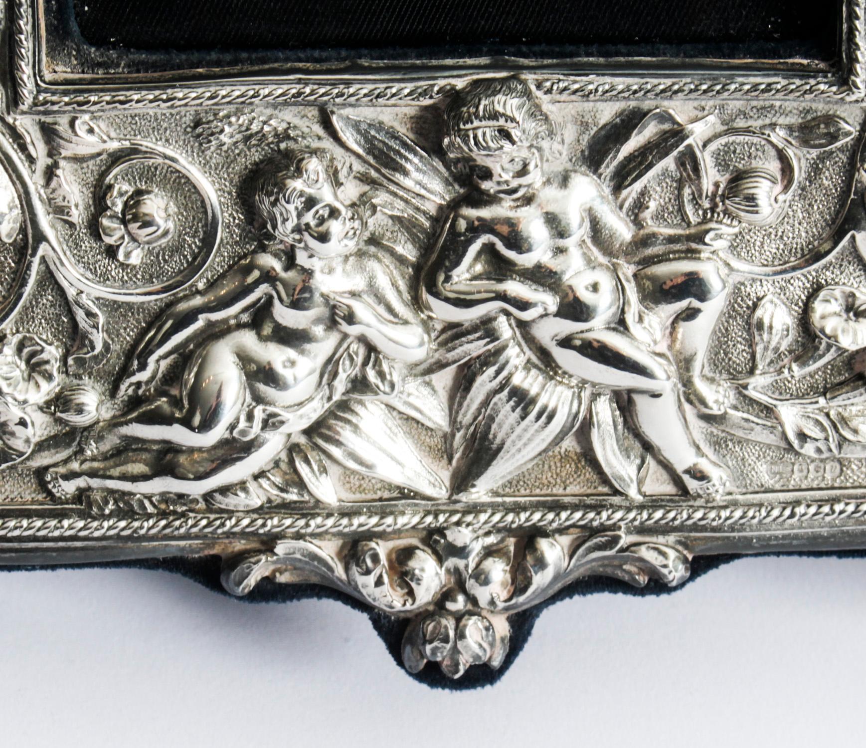 Late 20th Century Vintage Flowers & Cherubs Sterling Silver Photo Frame 20th C