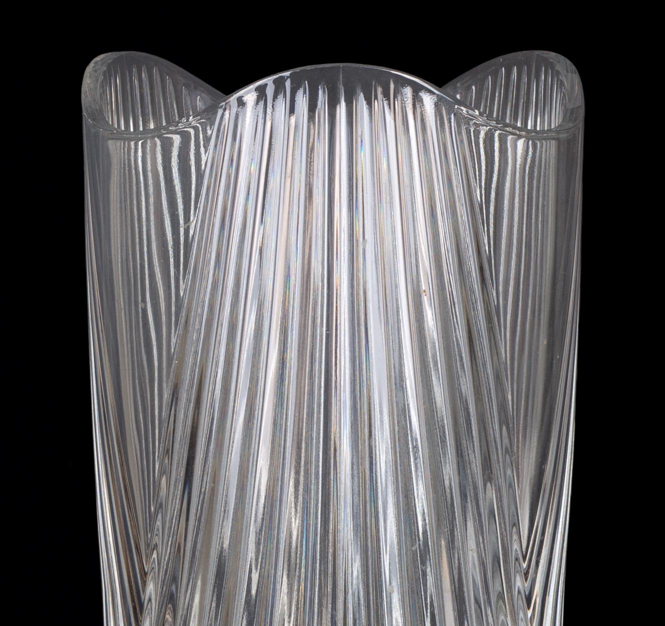 Flowers glass vase is a wonderful glass decorative object, realized during the 1970s.

Very elegant transparent glass vase with wavy upper edges and striped decoration along the body.

Good conditions.