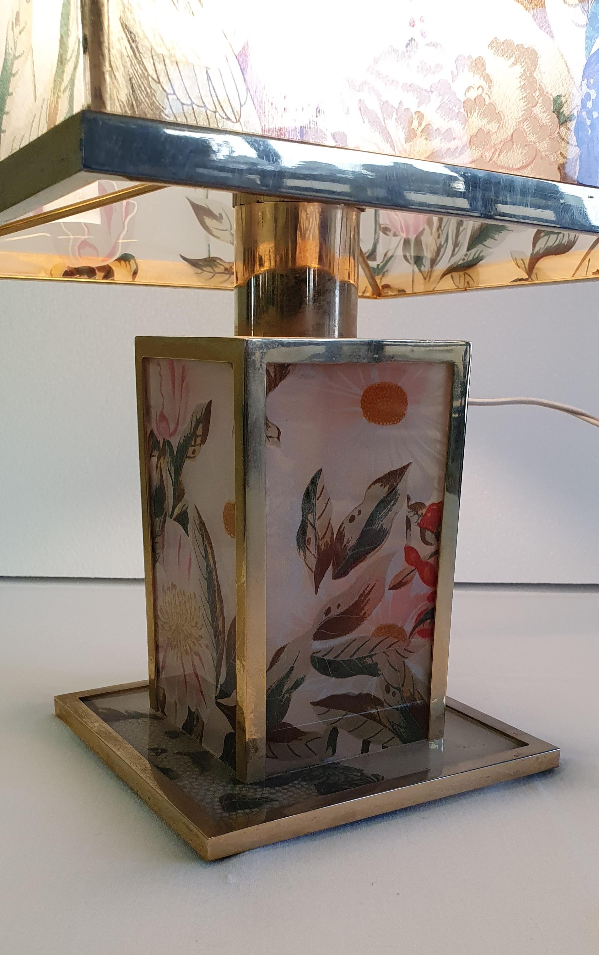 Vintage Flowers Table Lamp, 1970s In Good Condition For Sale In Padova, PD