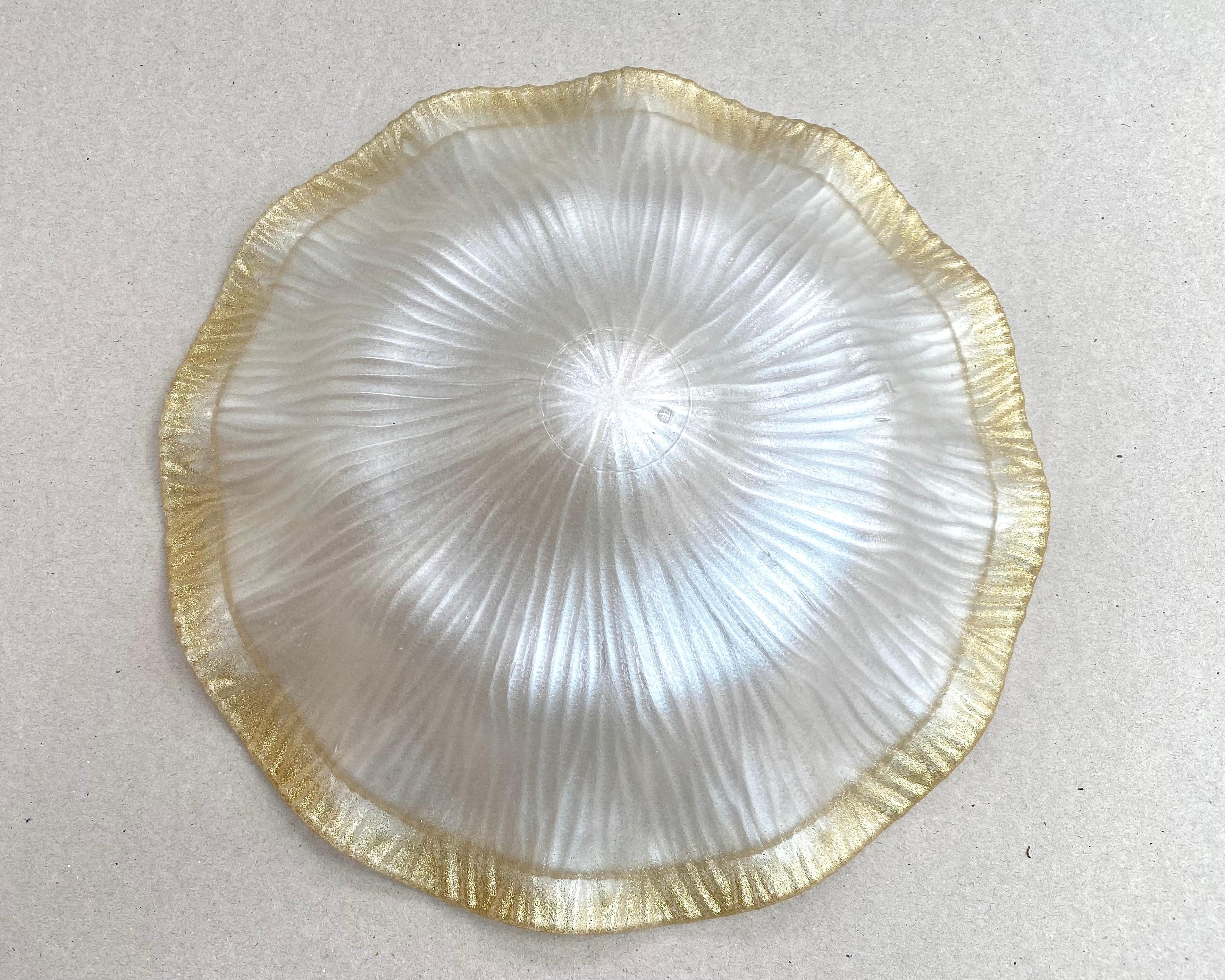 Vintage Italian flush mount chandelier for one light point and embossed glass shade made of embossed glass with mother-of-pearl and gold plating.

Directly to the ceiling, a round flush-mounted stand. 

The complex volumetric glass beautifully