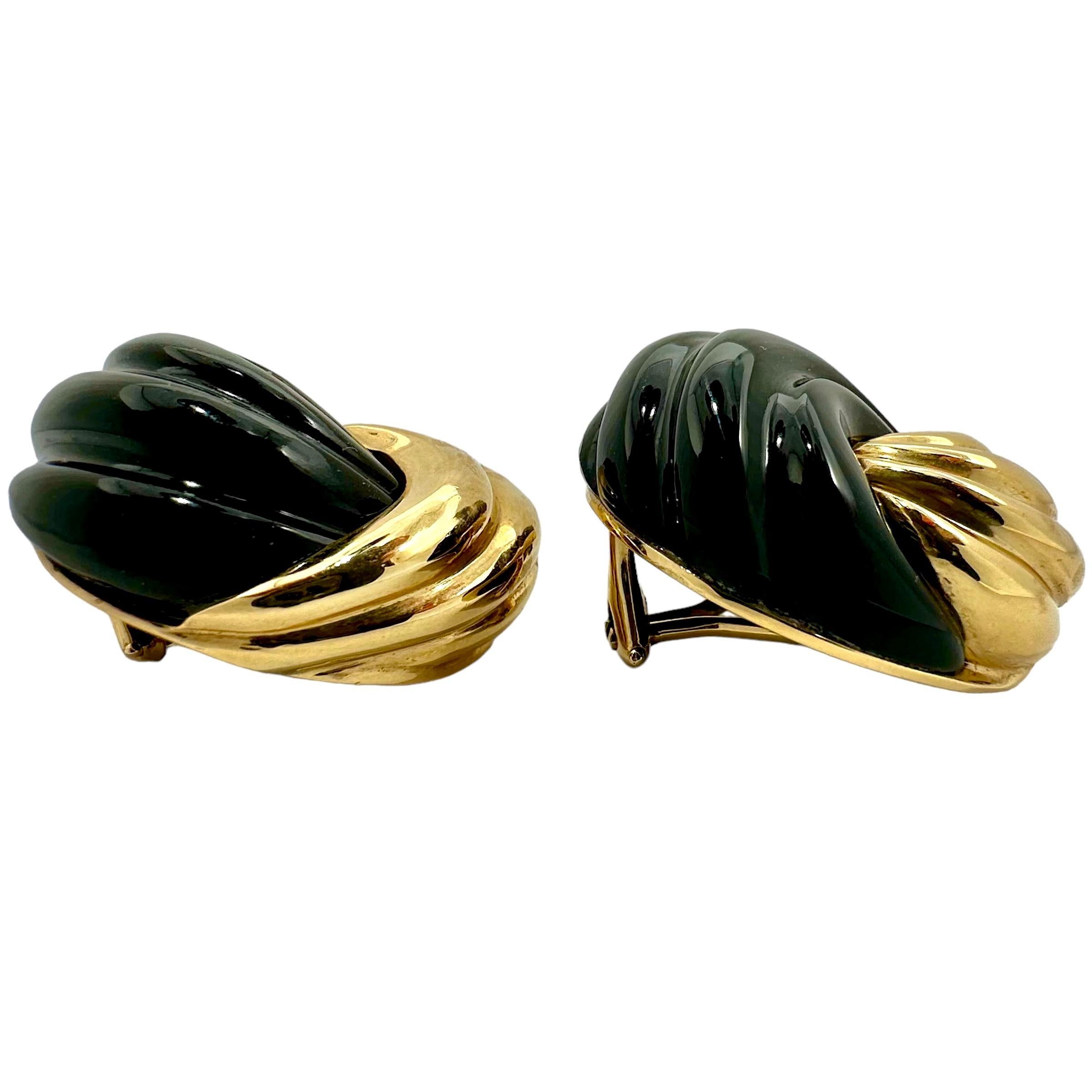 Vintage Fluted 14K Yellow Gold and Black Onyx Knot  Earrings by Designer Maz In Good Condition For Sale In Palm Beach, FL