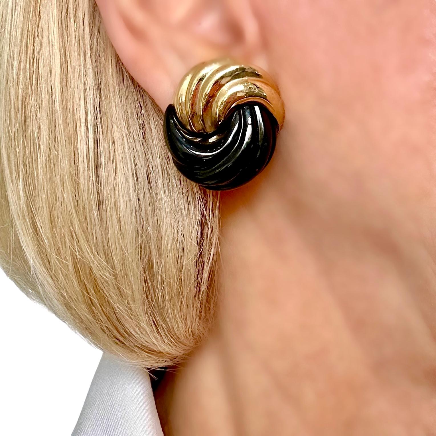 Vintage Fluted 14K Yellow Gold and Black Onyx Knot  Earrings by Designer Maz For Sale 2