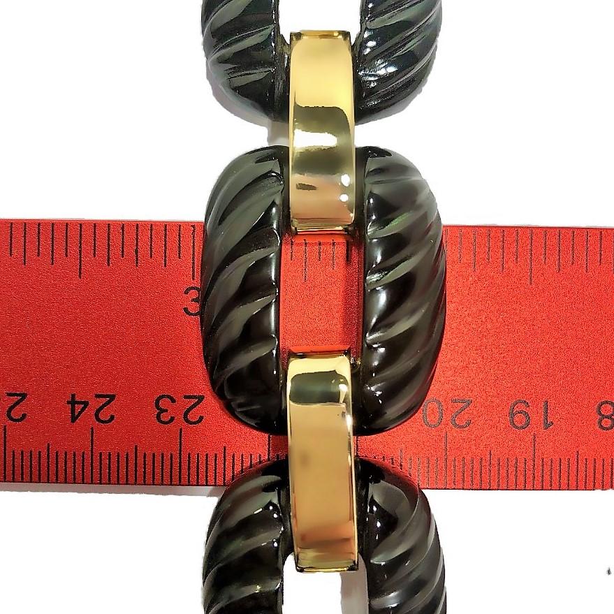 Vintage Fluted Black Onyx Link Bracelet with Yellow Gold Connecting Links In Good Condition In Palm Beach, FL