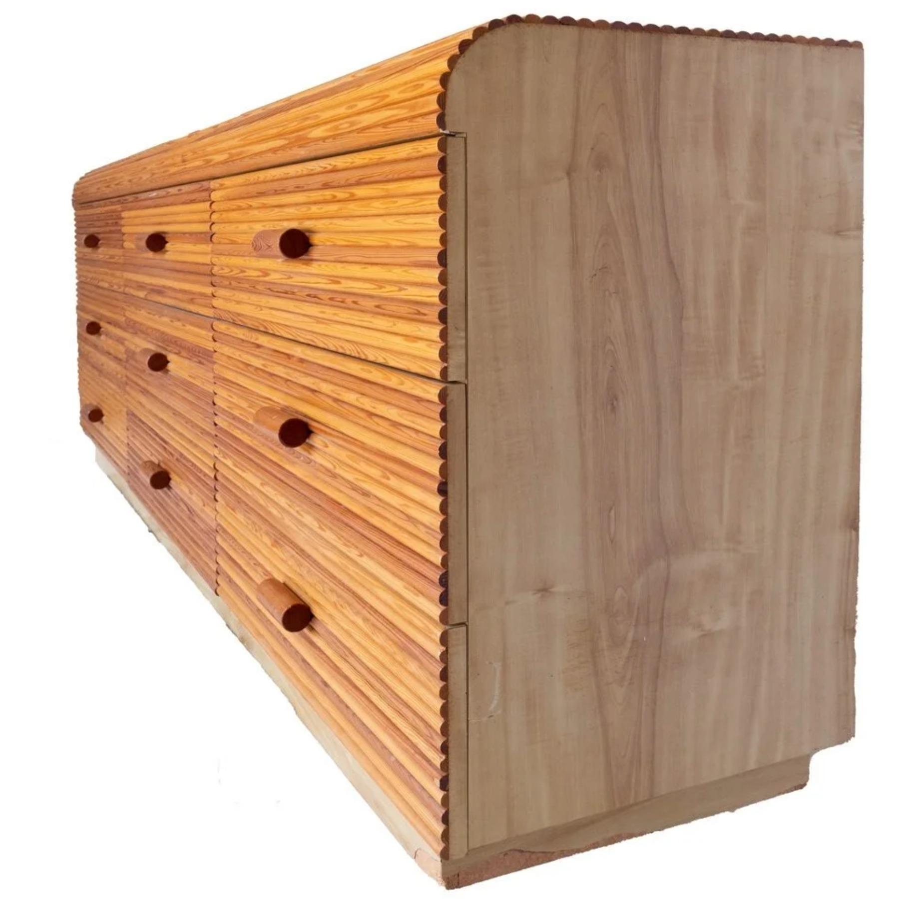 Vintage Fluted Reed Wrapped Dresser In Good Condition For Sale In Pittsburgh, PA