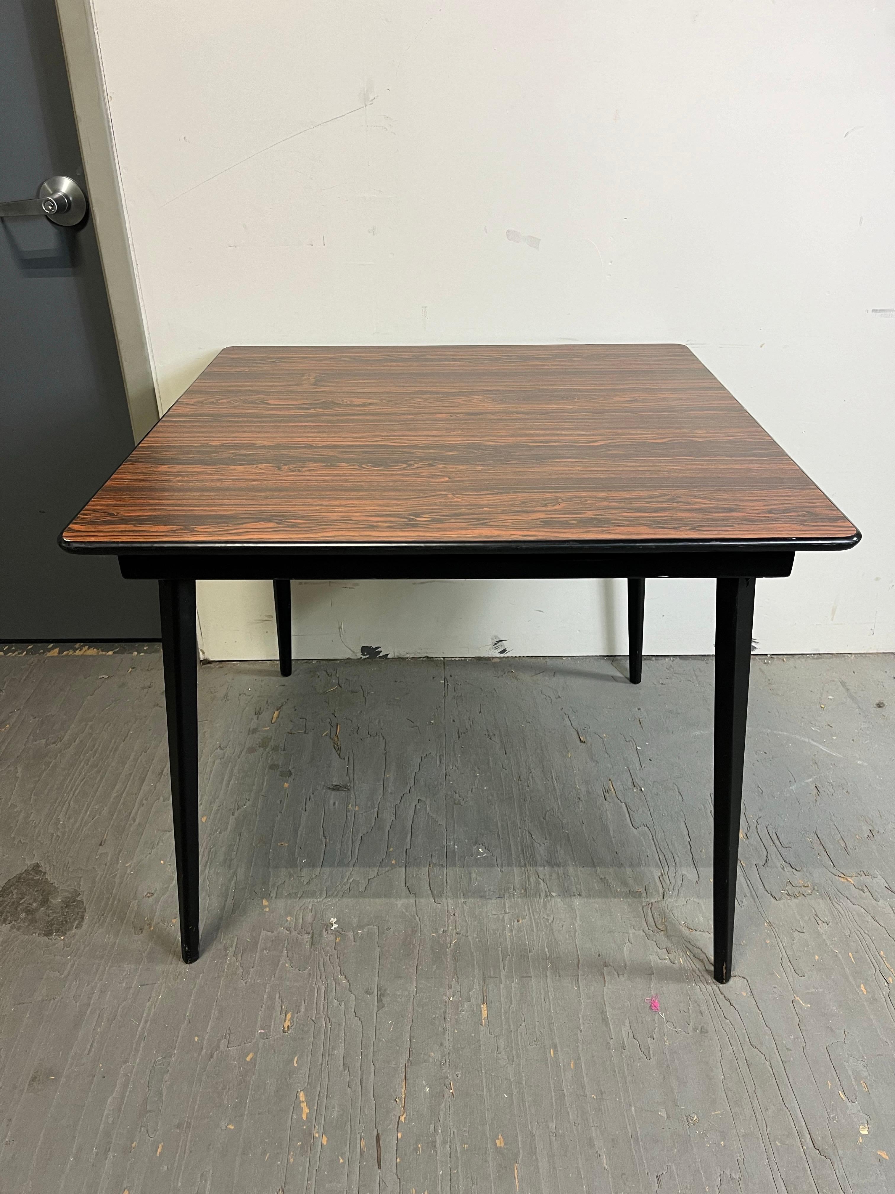Vintage Foldable Game Table from Stakmore (Moderne der Mitte des Jahrhunderts) im Angebot